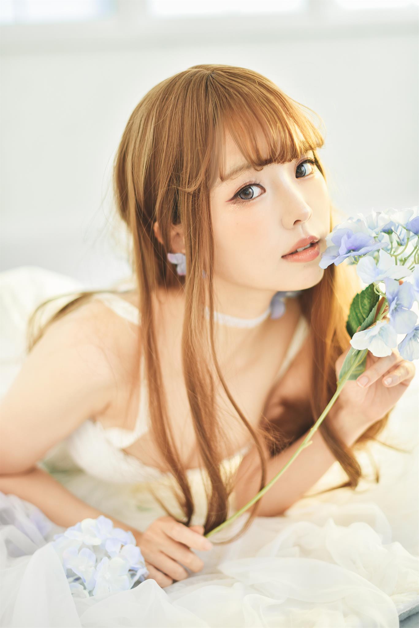 ElyEE子 White Dress [22P-27MB]