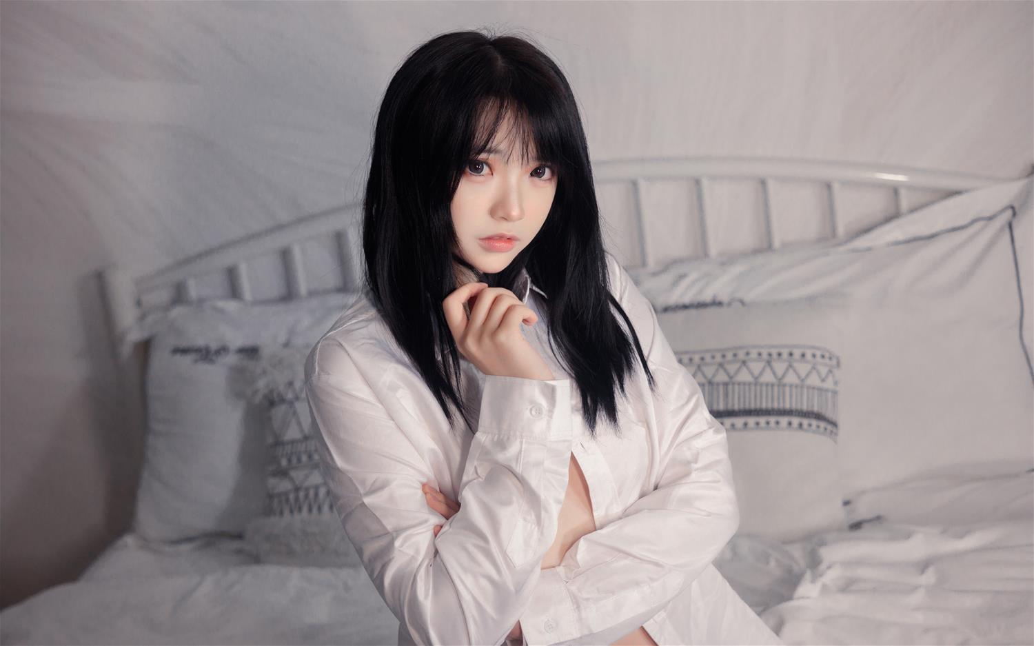 【更新资源】疯猫ss 长裤OL [40P-662MB]