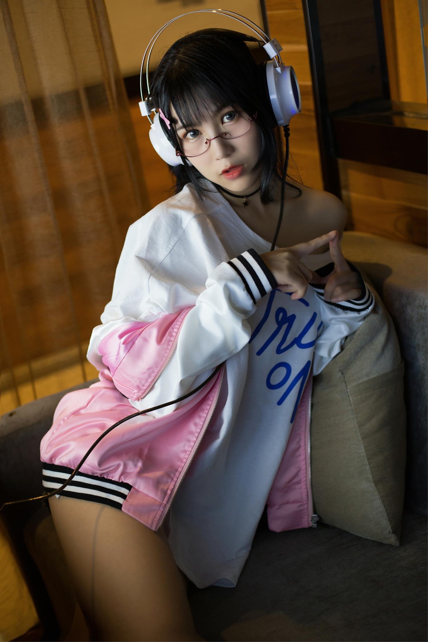 枸名 网吧历险记 [23P-103MB]