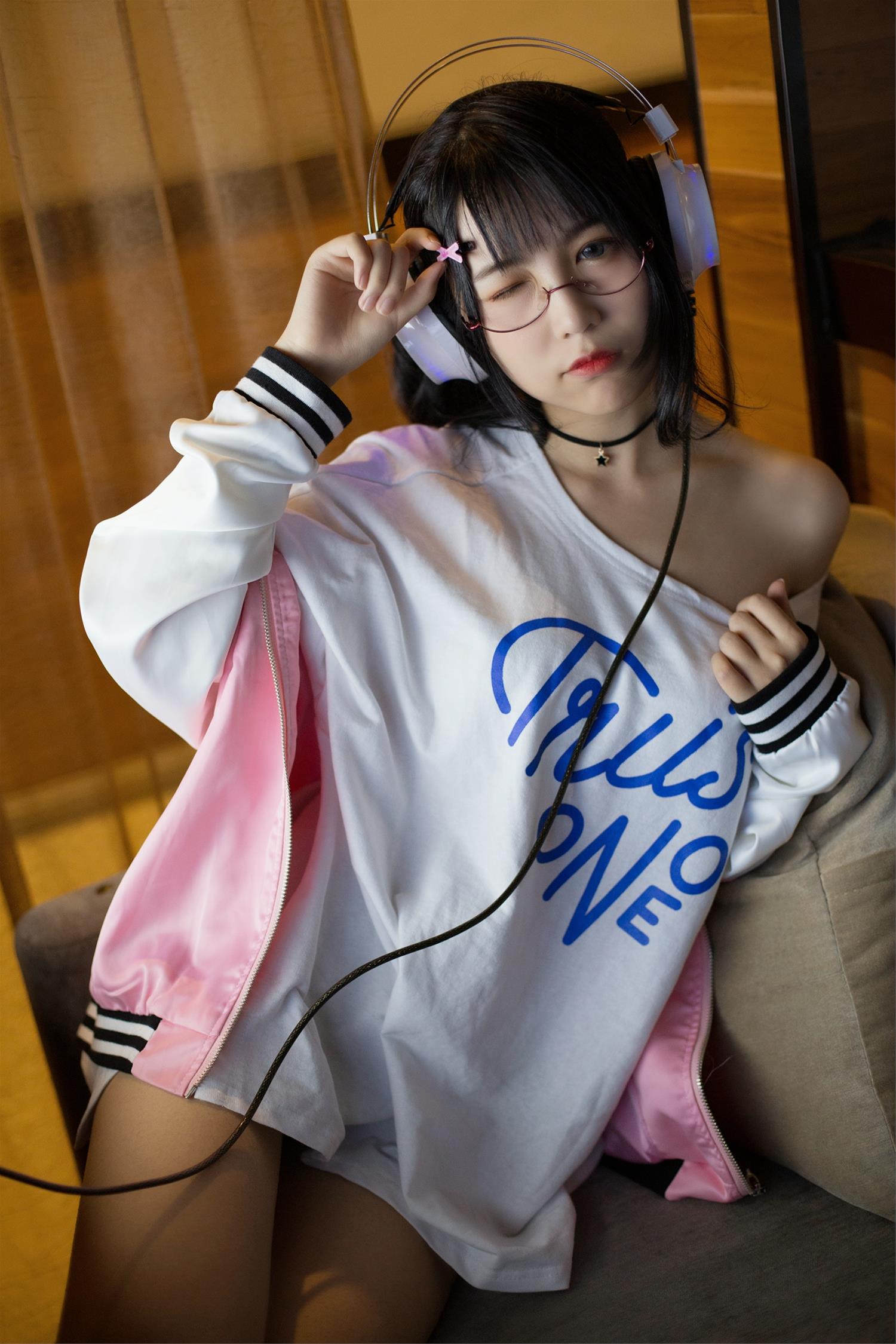 枸名 网吧历险记 [23P-103MB]