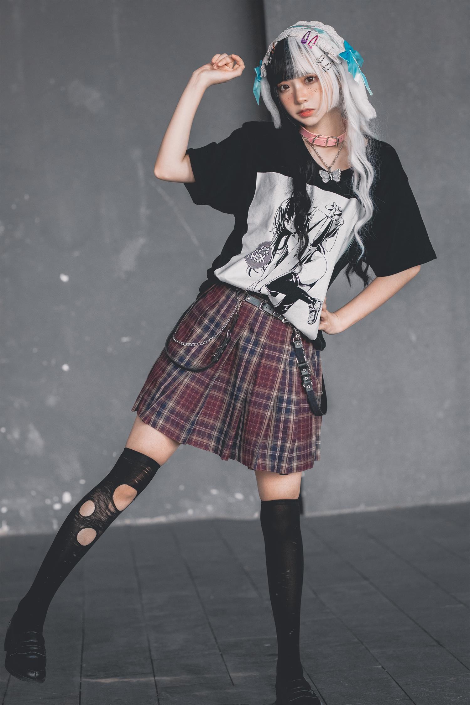 疯猫ss 雀斑少女 [12P-220MB]