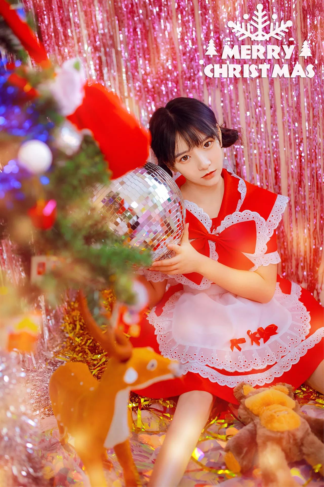 赵小臭 安妮圣诞 [14P-21MB]