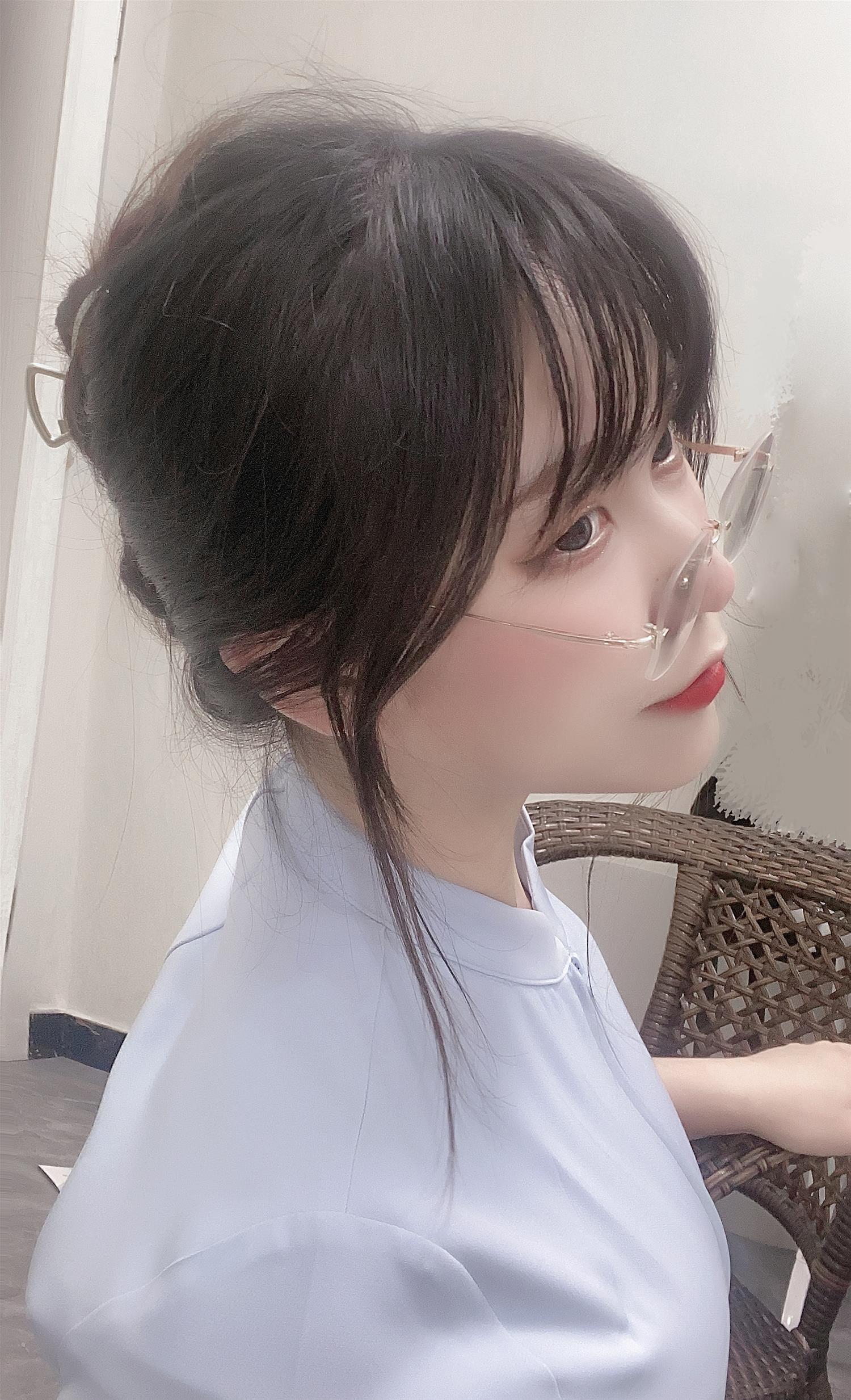 棕桠阿狗崽 七三蓝护士 [16P-80MB]