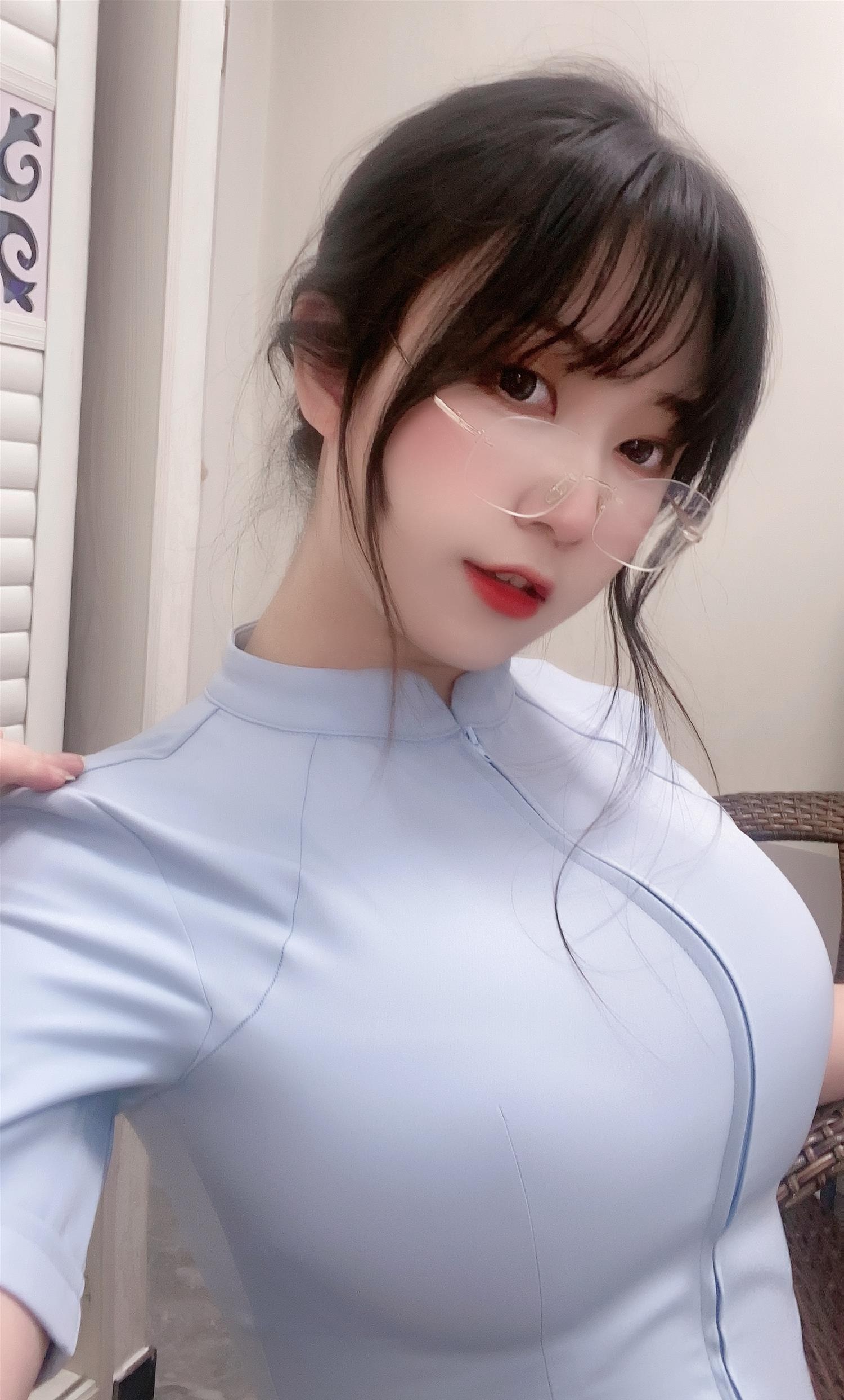 棕桠阿狗崽 七三蓝护士 [16P-80MB]