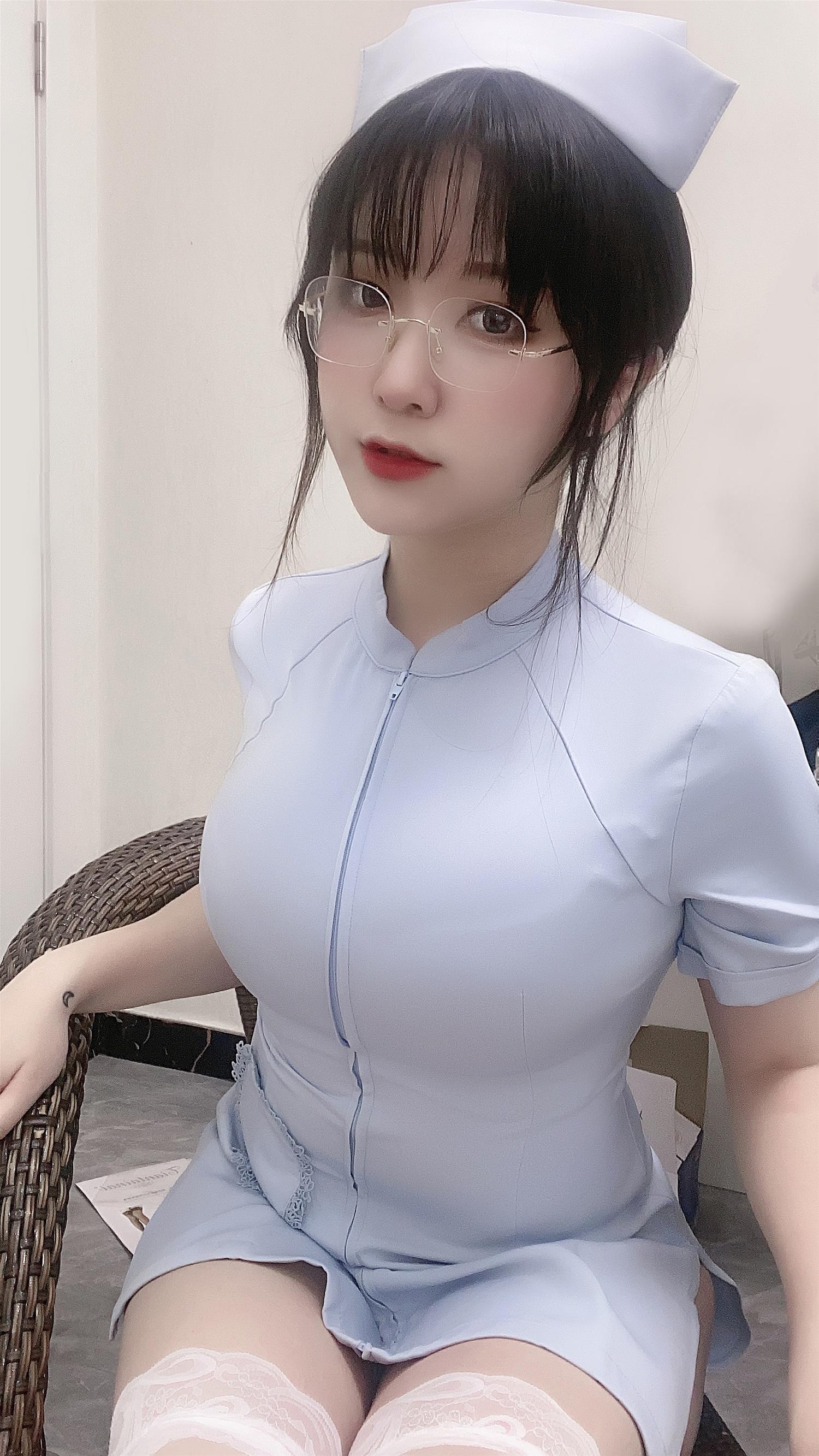 棕桠阿狗崽 七三蓝护士 [16P-80MB]