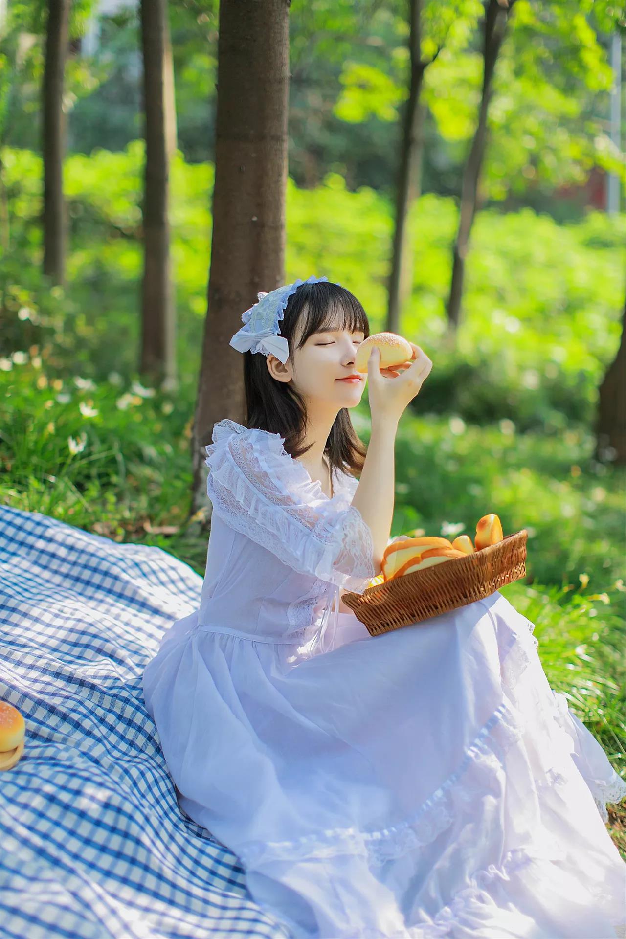 赵小臭 郊游 [18P-19MB]