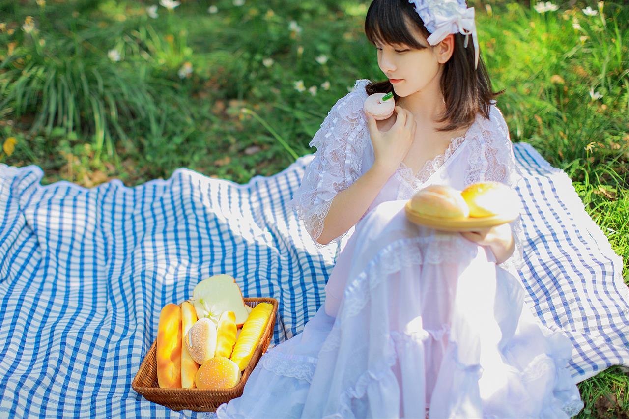 赵小臭 郊游 [18P-19MB]