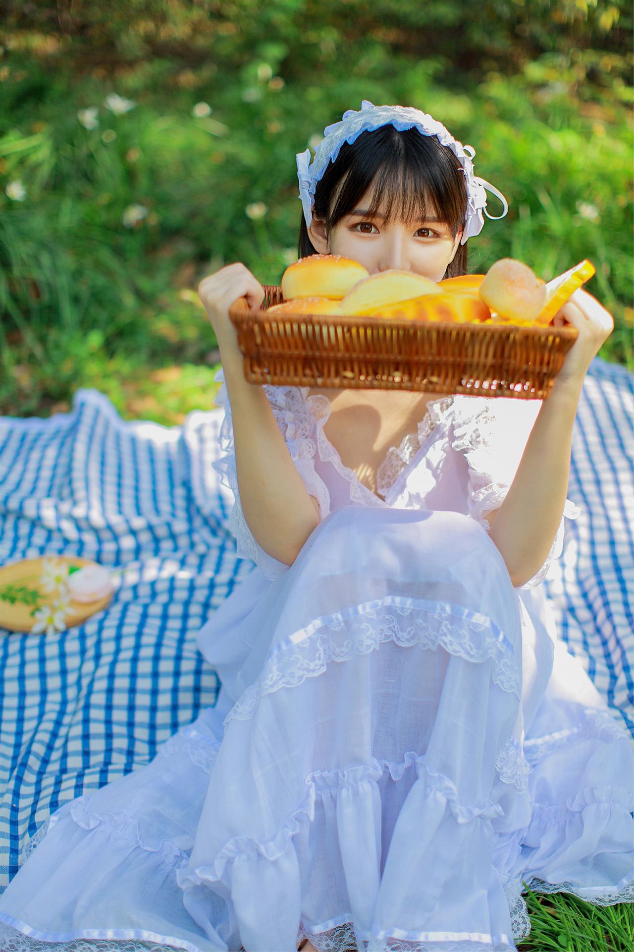 赵小臭 郊游 [18P-19MB]