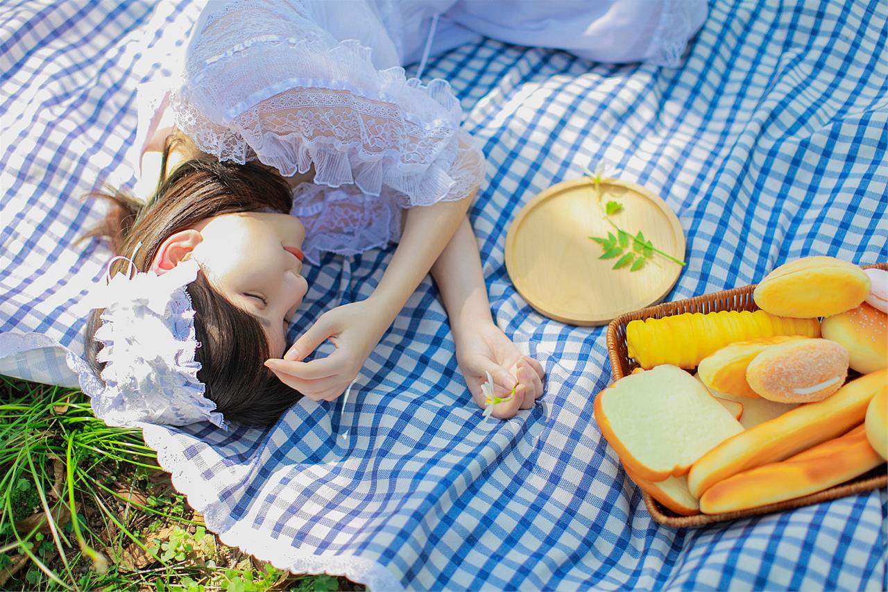 赵小臭 郊游 [18P-19MB]