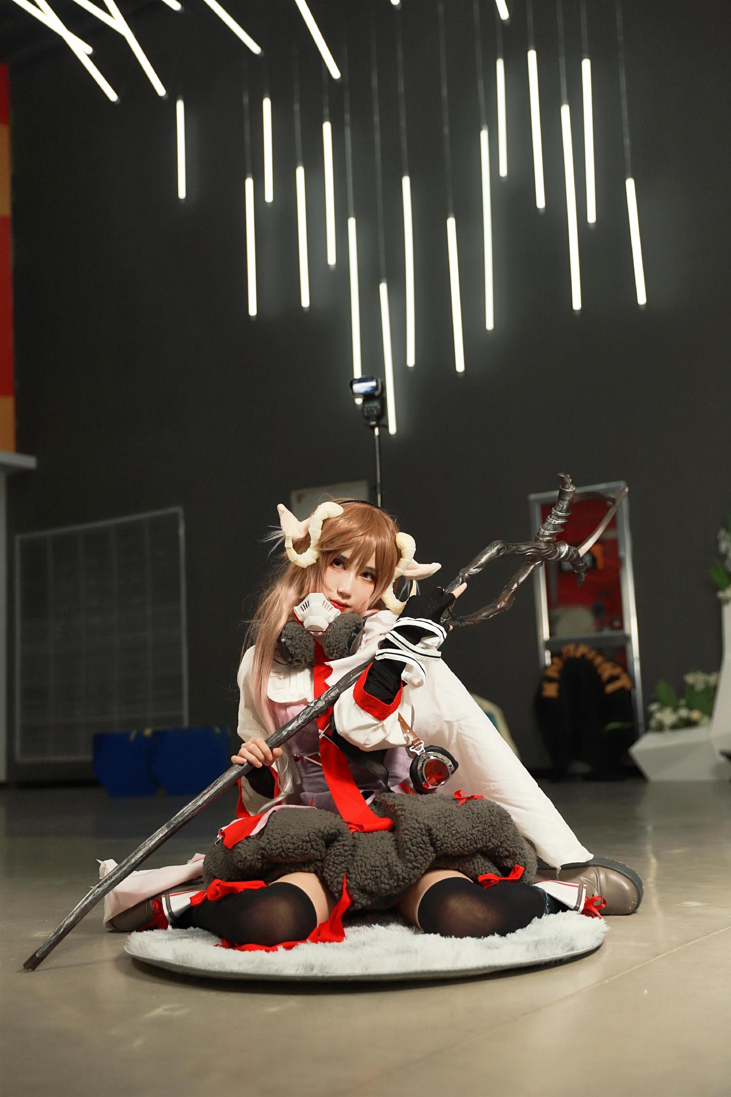 妖君白研 明日方舟COS漫展艾雅法拉场照 [5P-9MB]