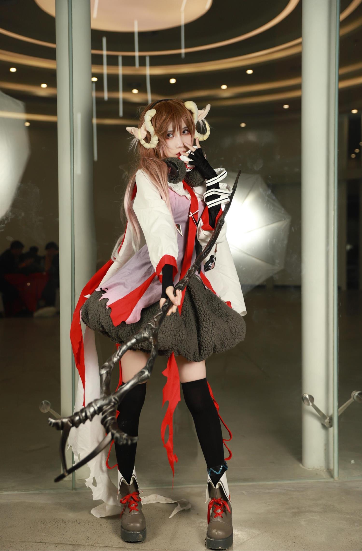 妖君白研 明日方舟COS漫展艾雅法拉场照 [5P-9MB]