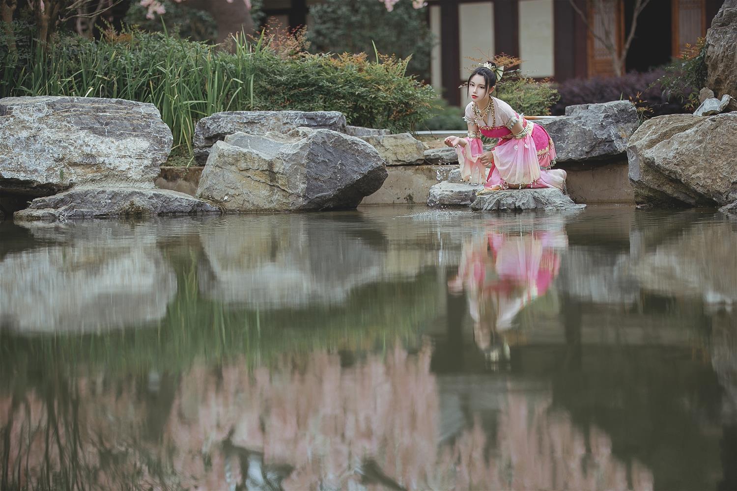 九疑 轻罗 秀娘 [12P-76MB]