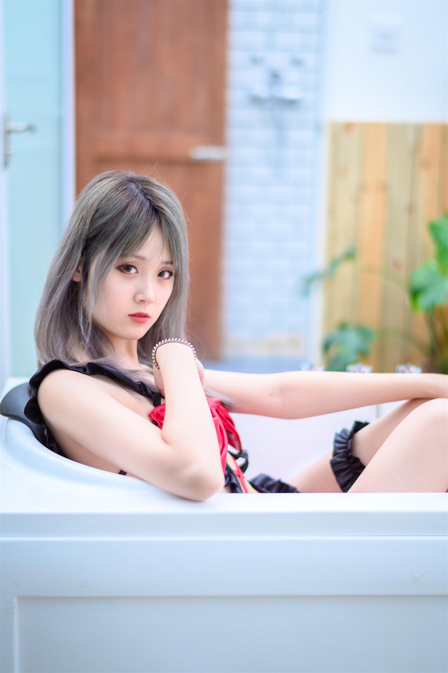 Akisoso秋楚楚 礼物私房 调色 [26P-201MB]