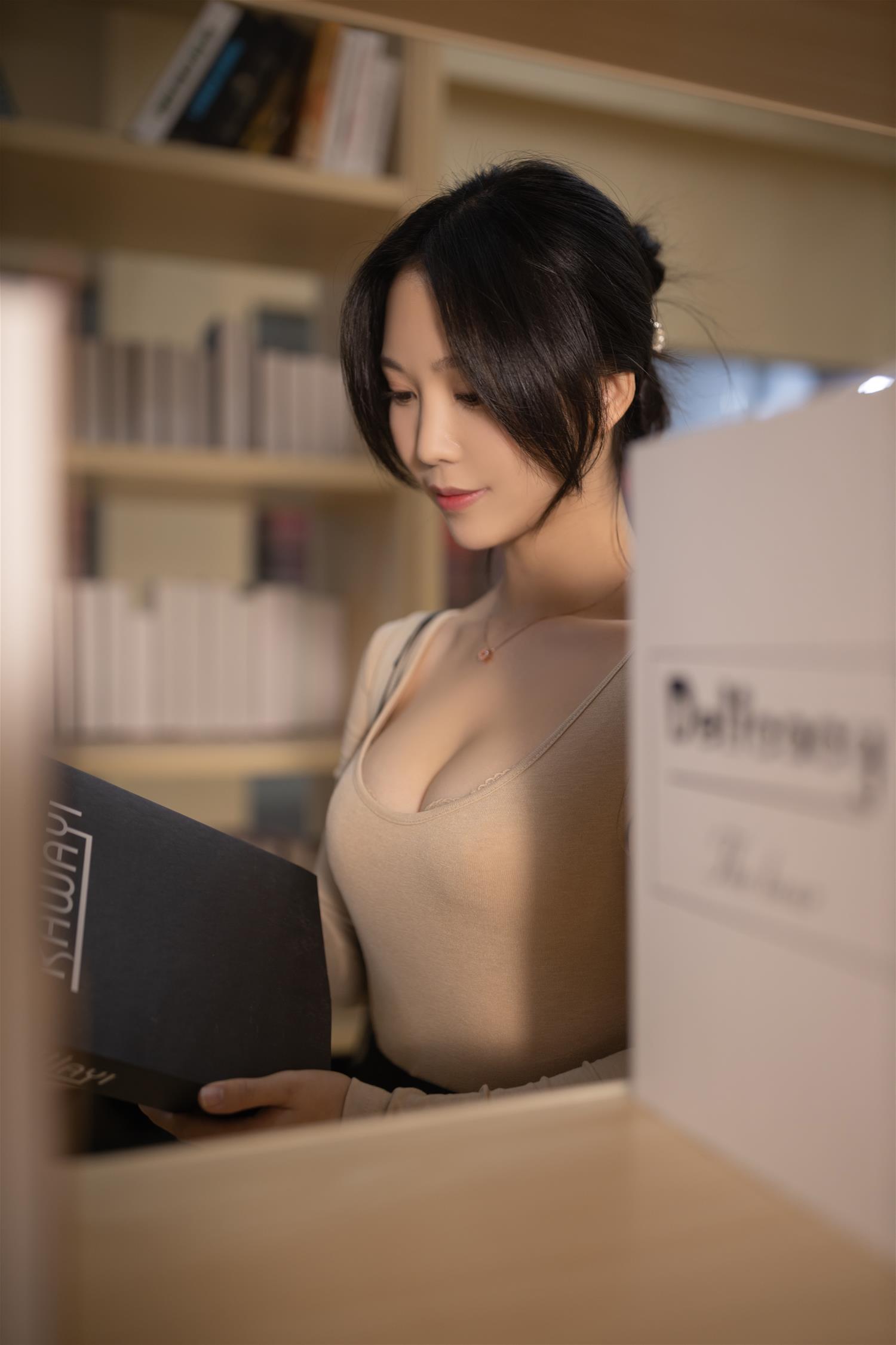 抖娘-利世 图书馆事件 [104P-1.30GB]