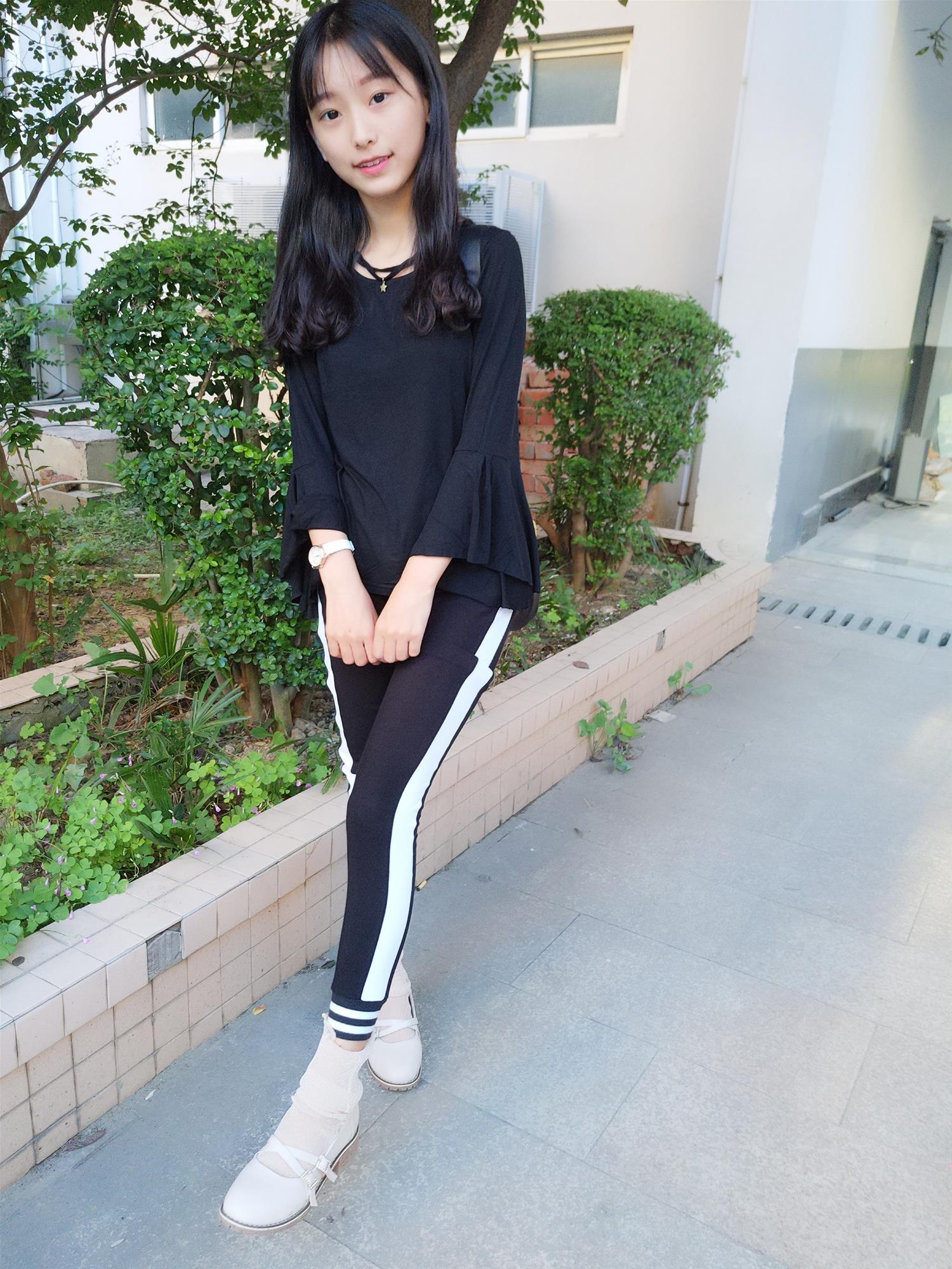 蓓蓓 学校生活 [49P-83MB]