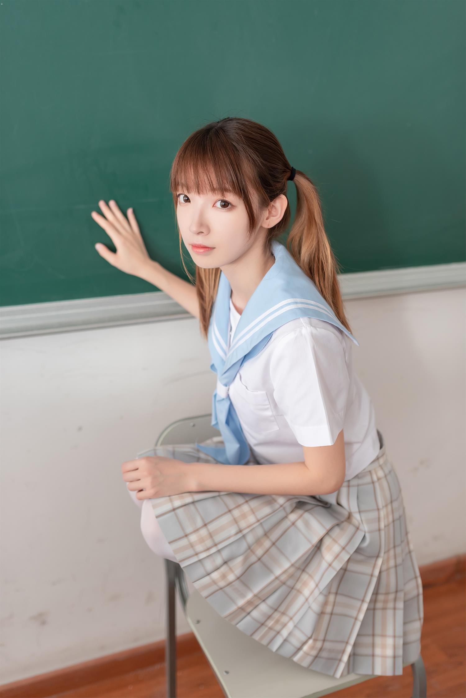 祖木子 不要躺在课桌上 [48P-39MB]