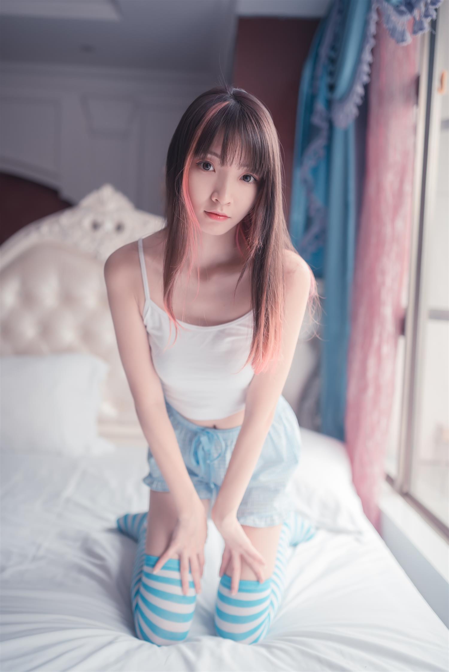 祖木子 蓝白条纹丝袜小可爱 [50P-260MB]