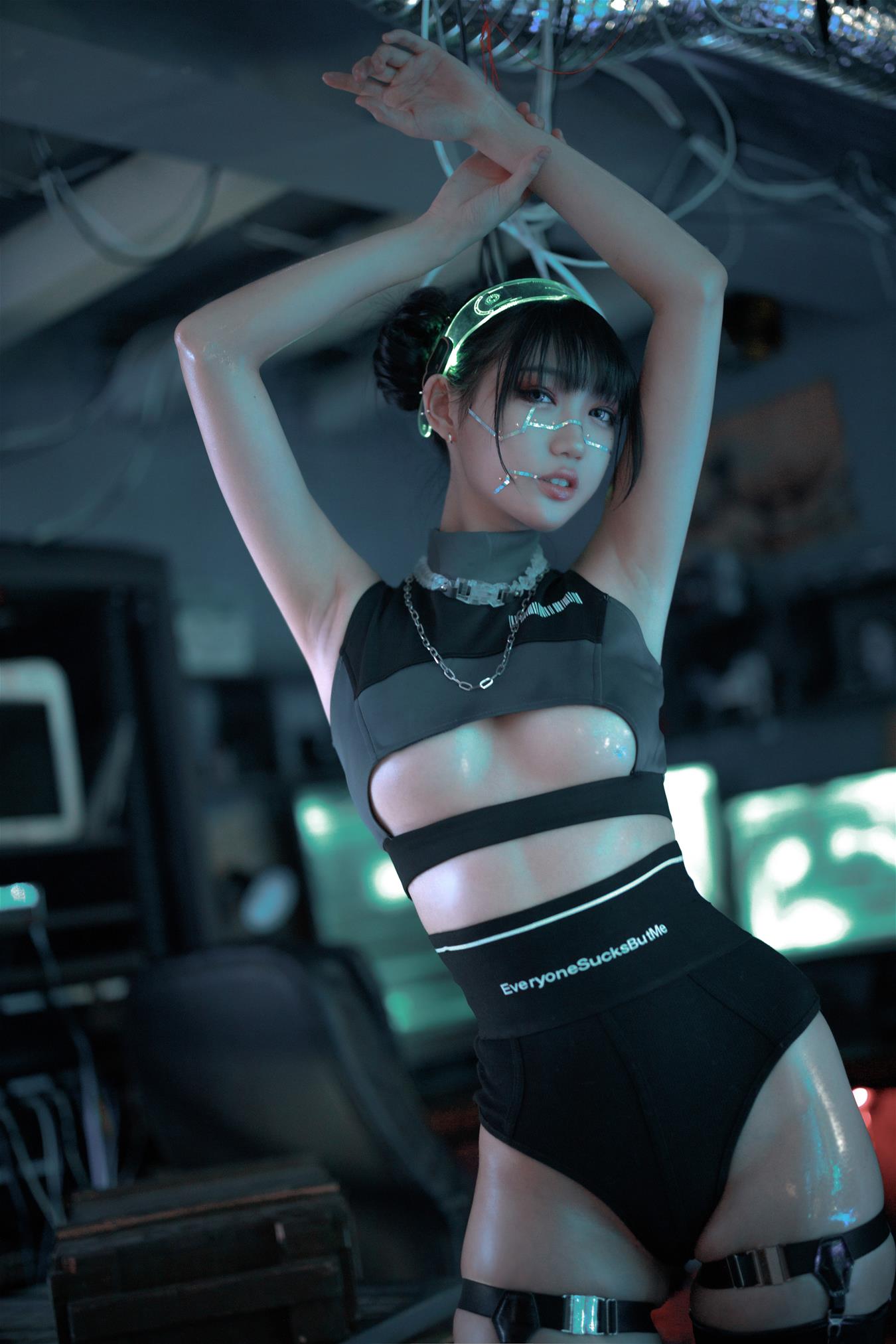 周叽是可爱兔兔 仿生人形 [39P-892MB]