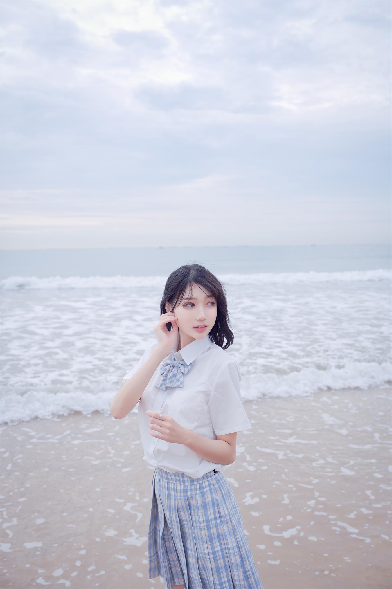 周叽是可爱兔兔 海边jk [35P-252MB]