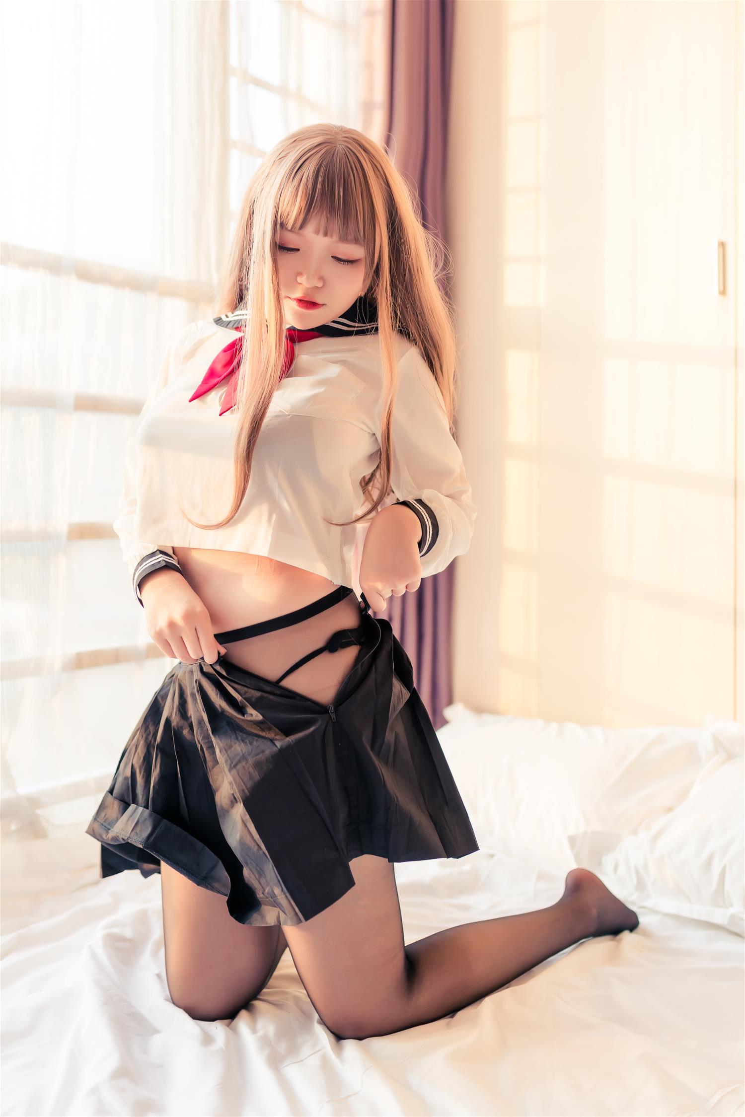 Yoko宅夏 水手服黑丝 [30P-201MB]