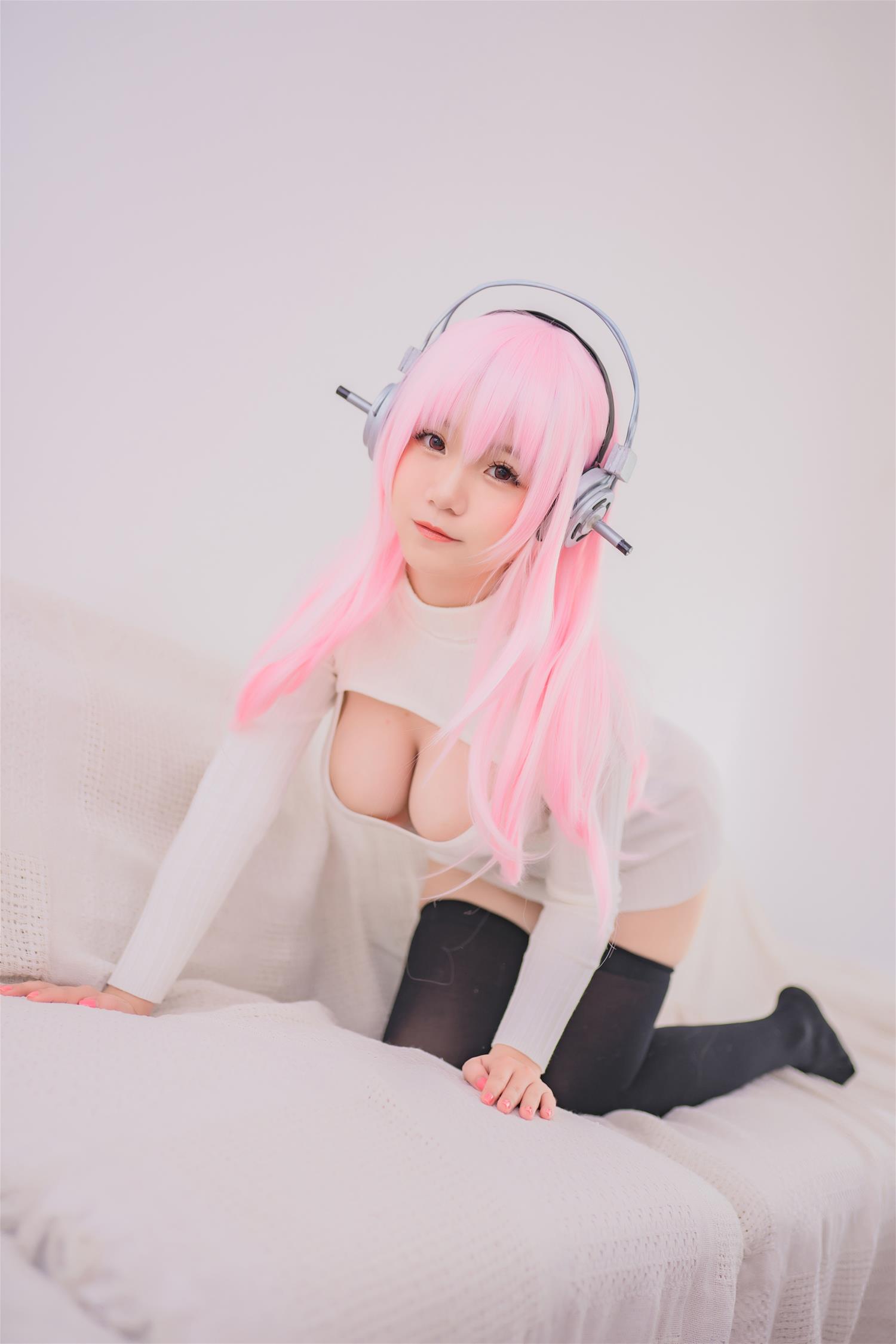 Yoko宅夏 索尼子本毛衣 [18P-131MB]