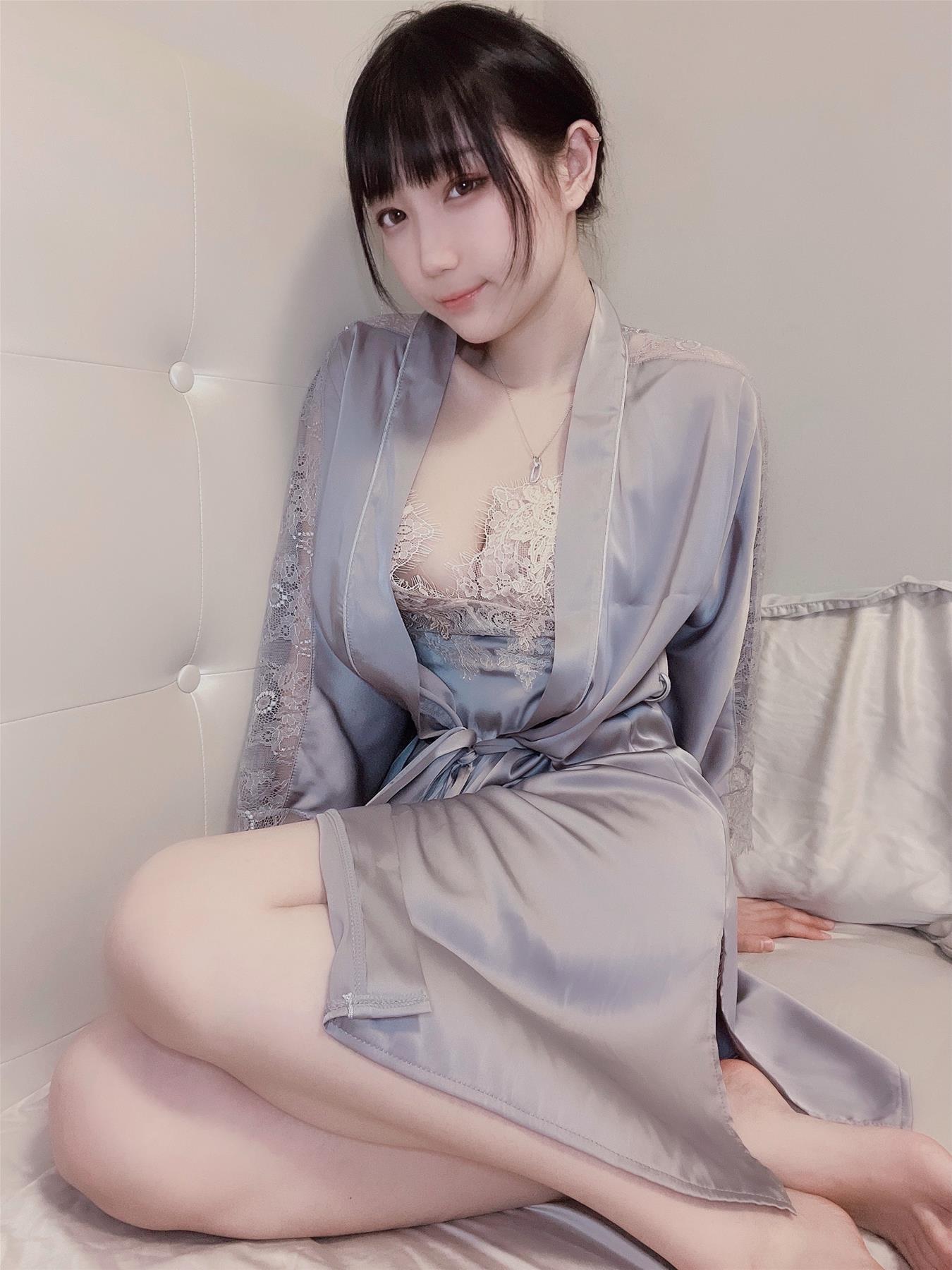 周叽是可爱兔兔 今夕何夕睡袍 [9P-15MB]