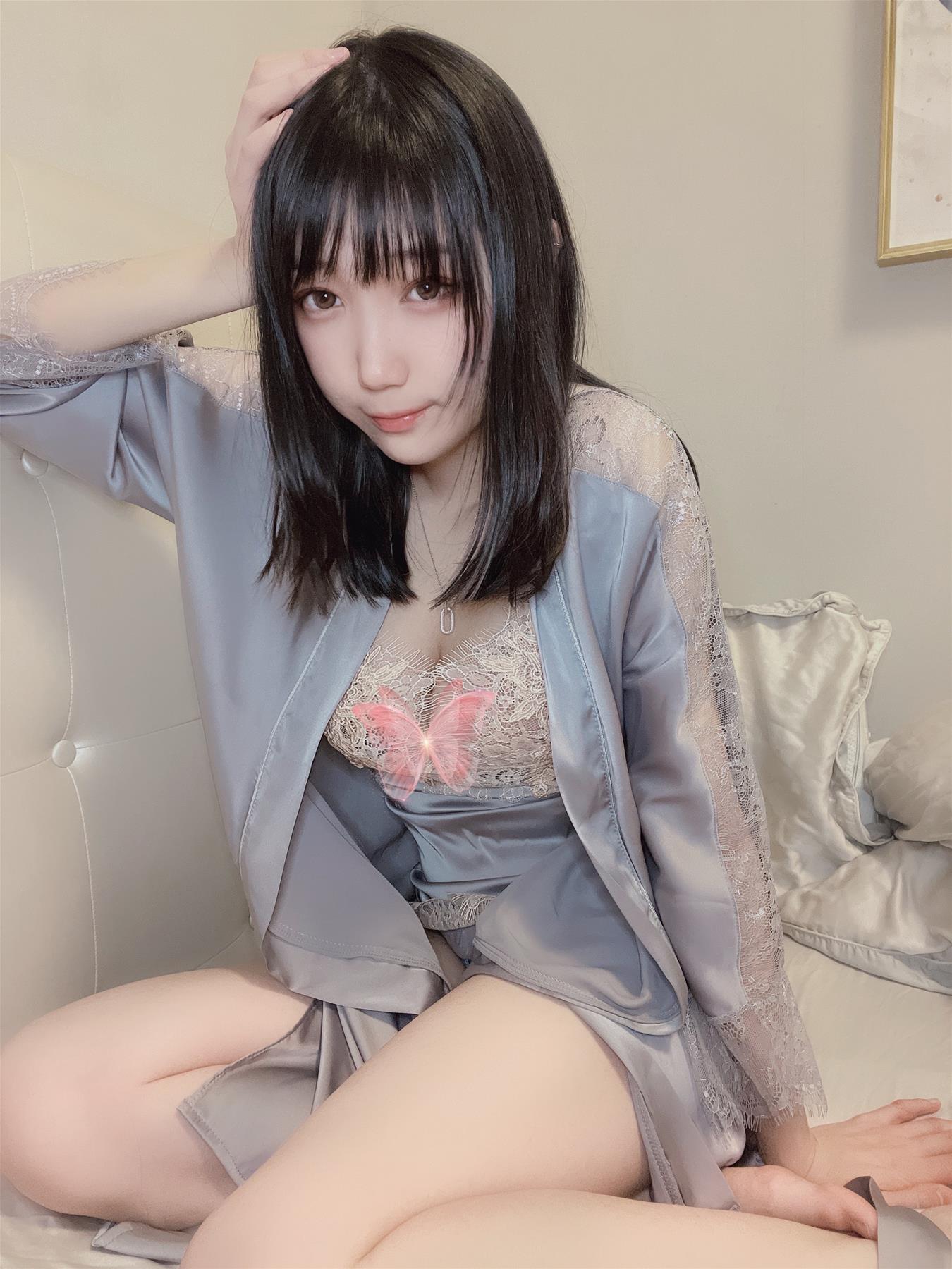 周叽是可爱兔兔 今夕何夕睡袍 [9P-15MB]