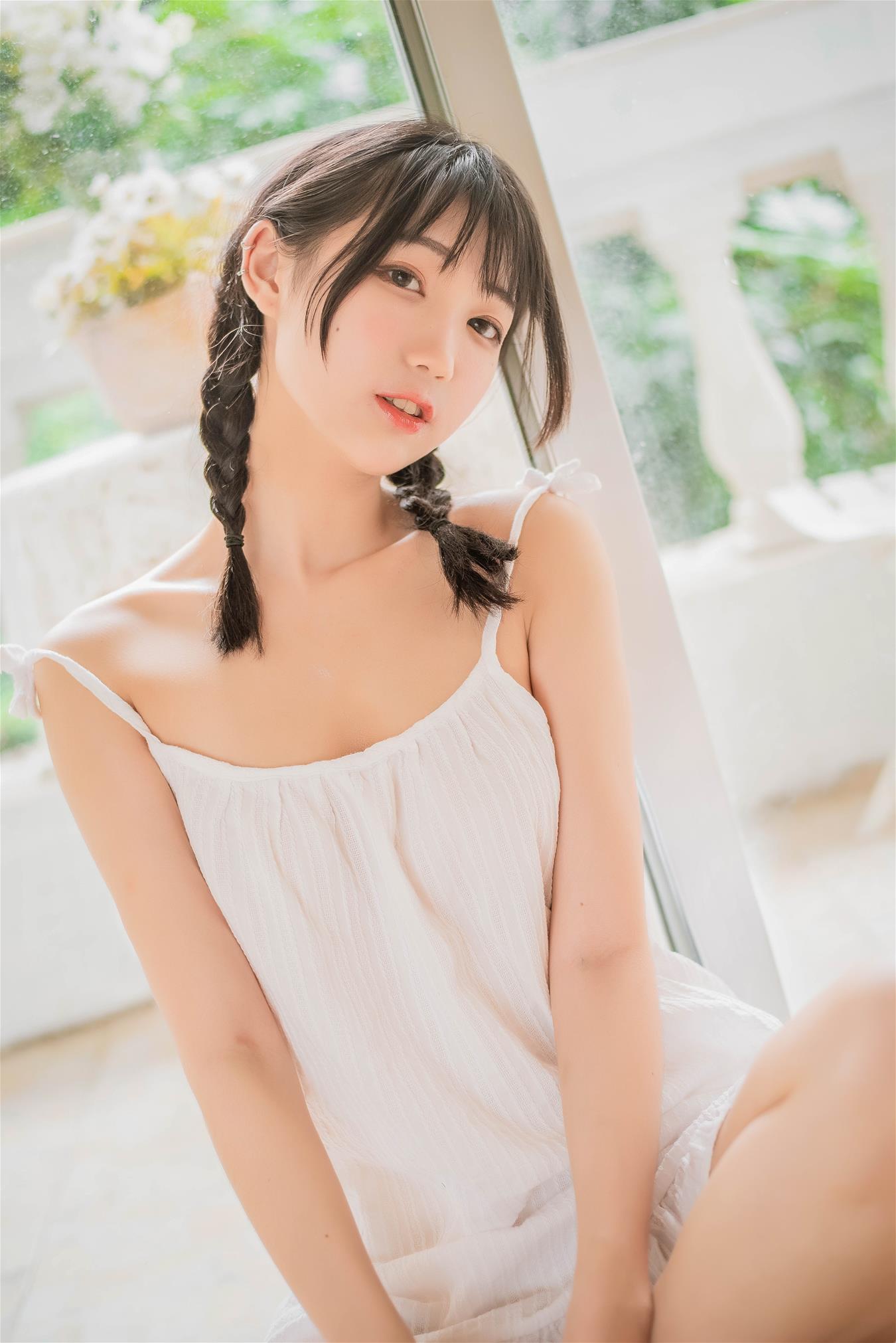 周叽是可爱兔兔 盛夏 [19P-94MB]