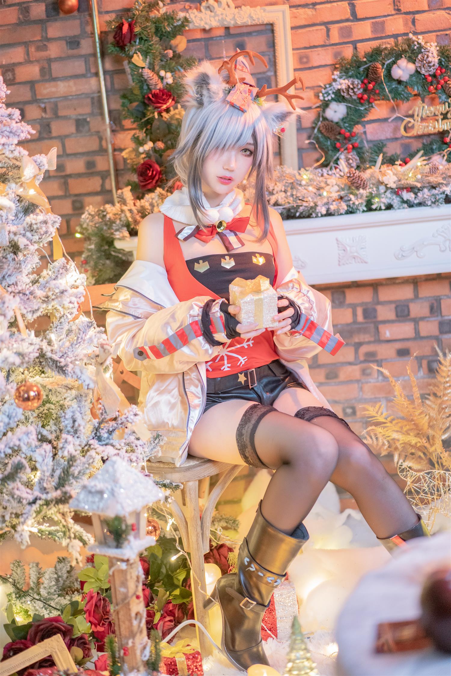 周叽是可爱兔兔 圣诞黑丝兽耳 [17P-283MB]