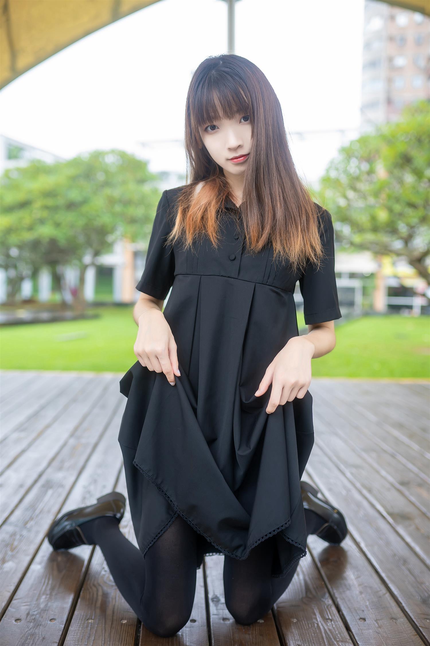 祖木子 户外黑丝长腿 [41P-221MB]