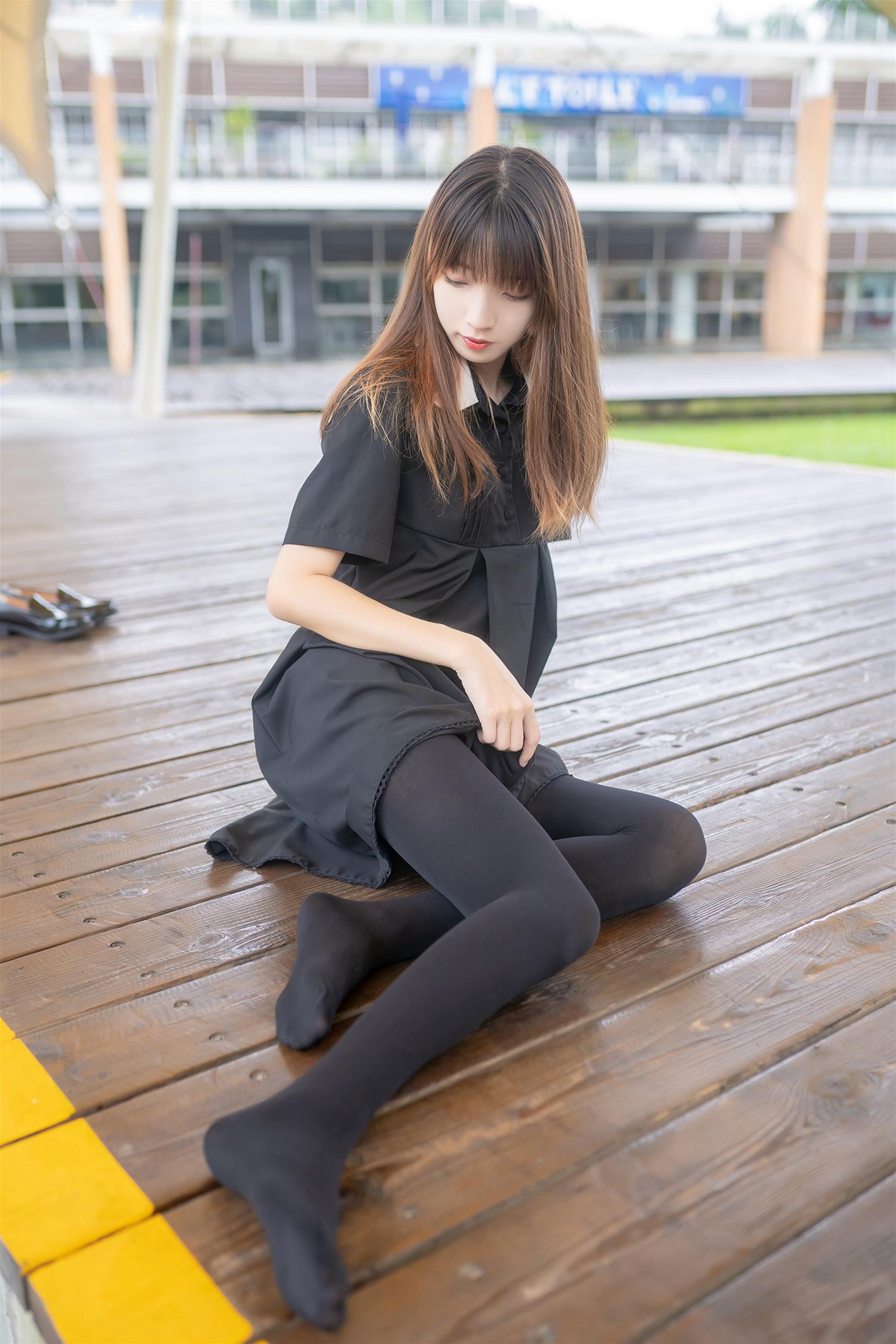 祖木子 户外黑丝长腿 [41P-221MB]