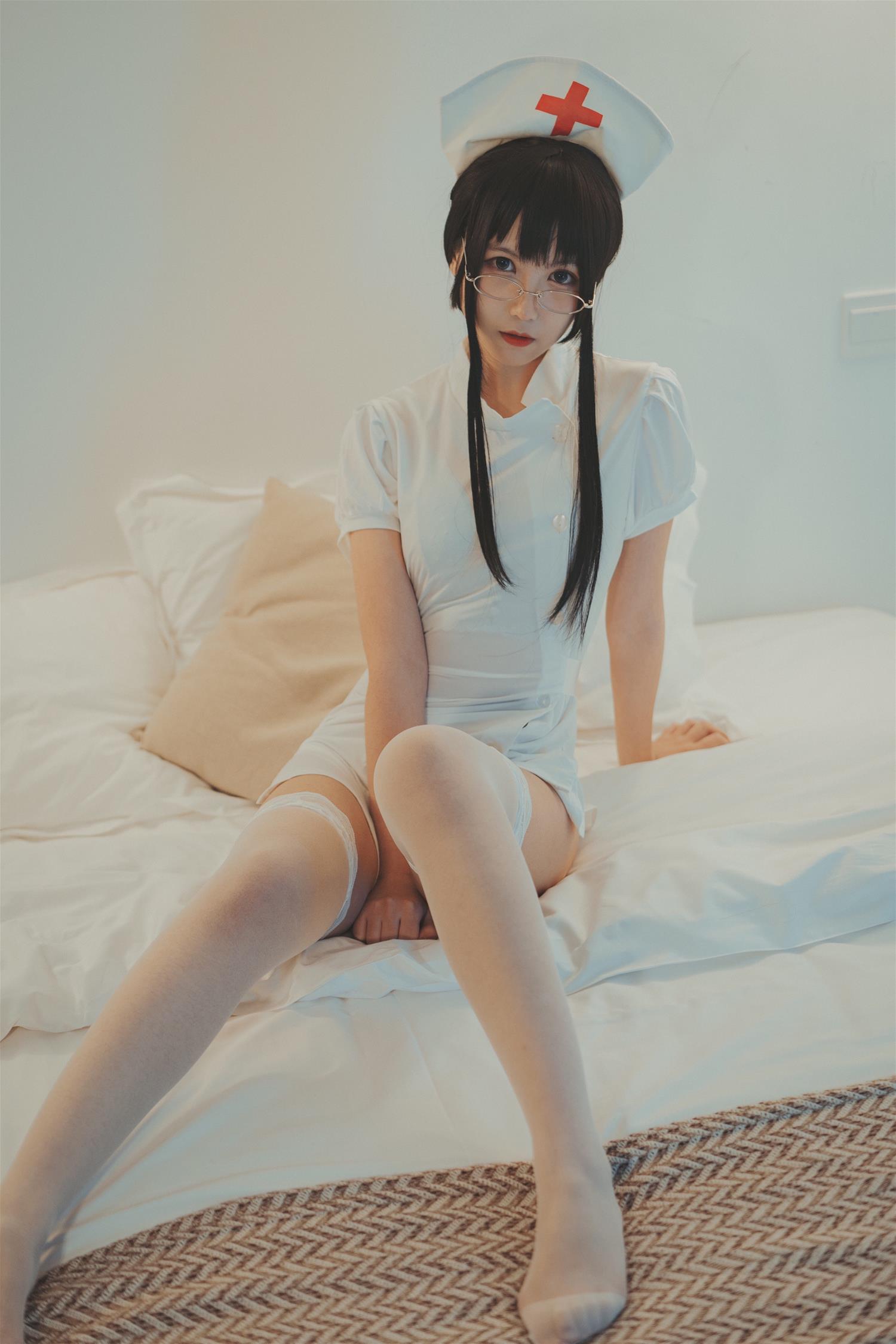 枸名 小护士 [24P-65MB]