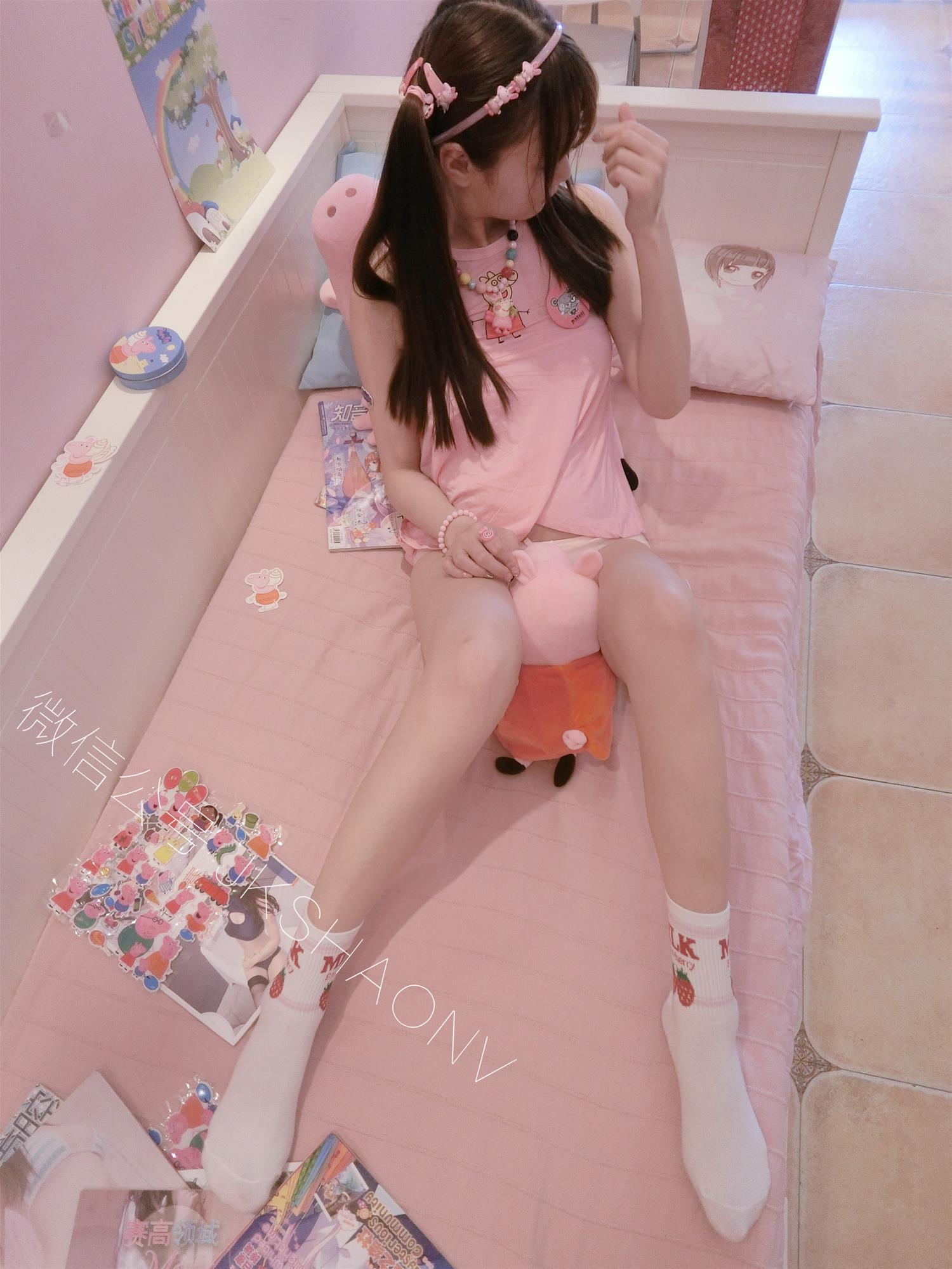 小学生赛高 2017 五一特卖：性感的小猪佩奇 [47P-67MB]