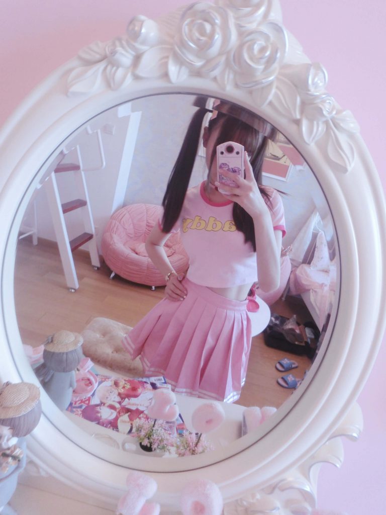 小学生赛高 2019 新年快乐：粉红水手服 [17P-6MB]