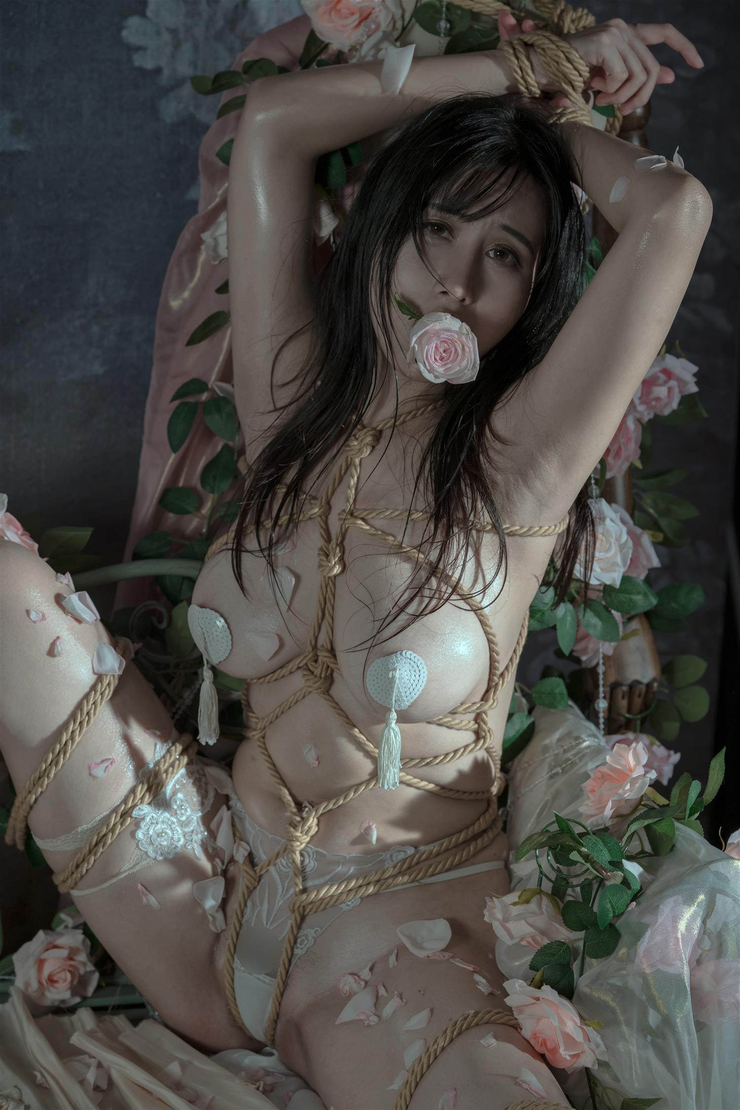 云溪溪 奶桃 玫瑰绳艺 [50P1V-934MB]