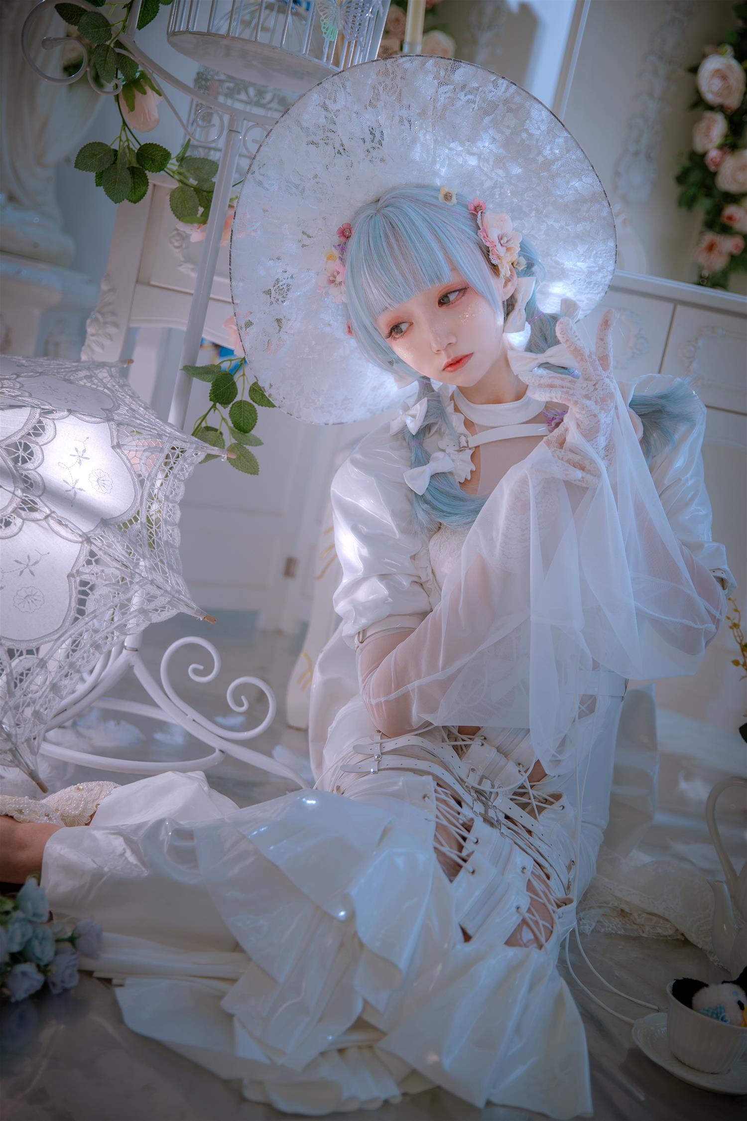 小野寺地瓜 纯白魔女 [15P-105MB]