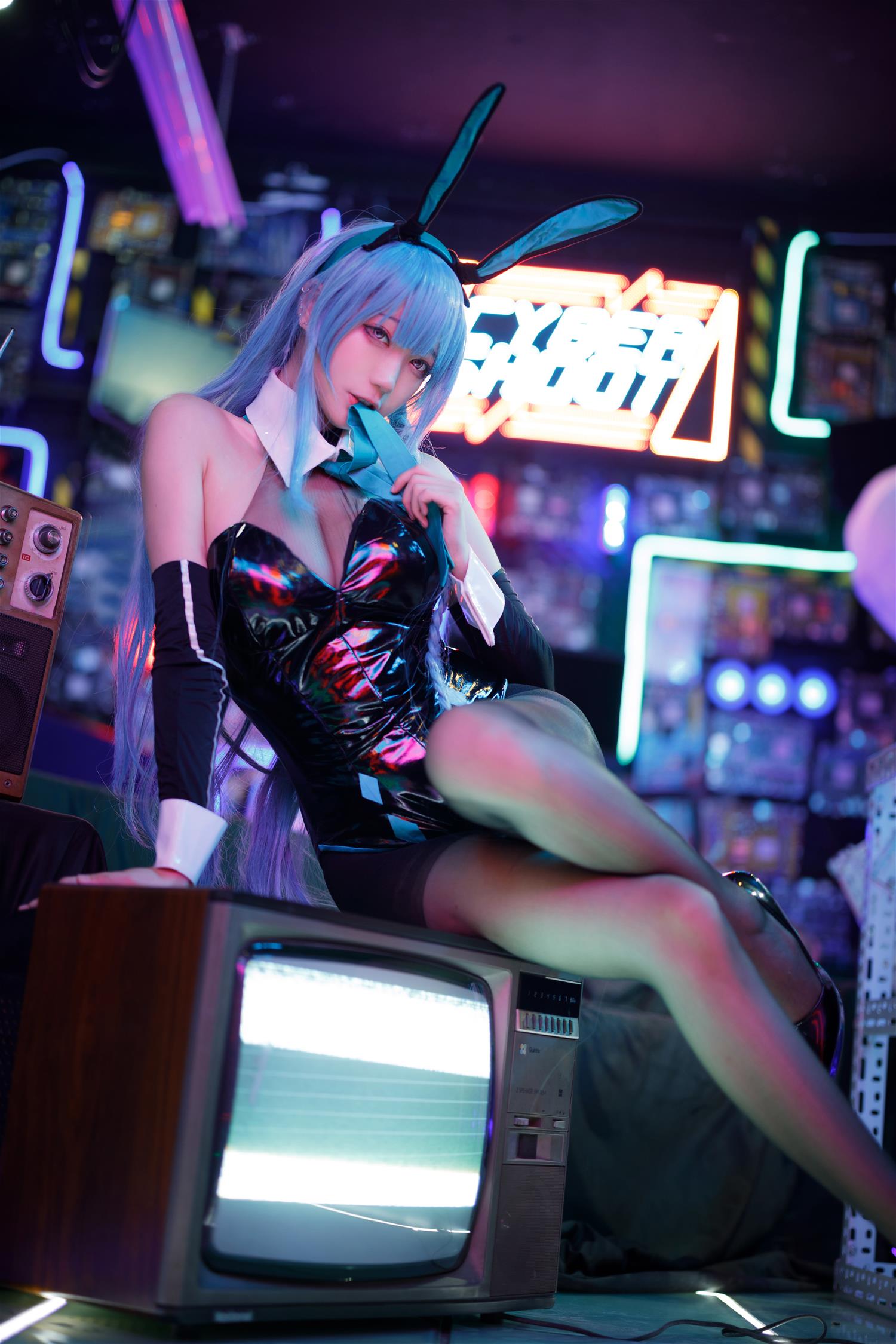 周叽是可爱兔兔 树城兔女郎 [28P-426MB]