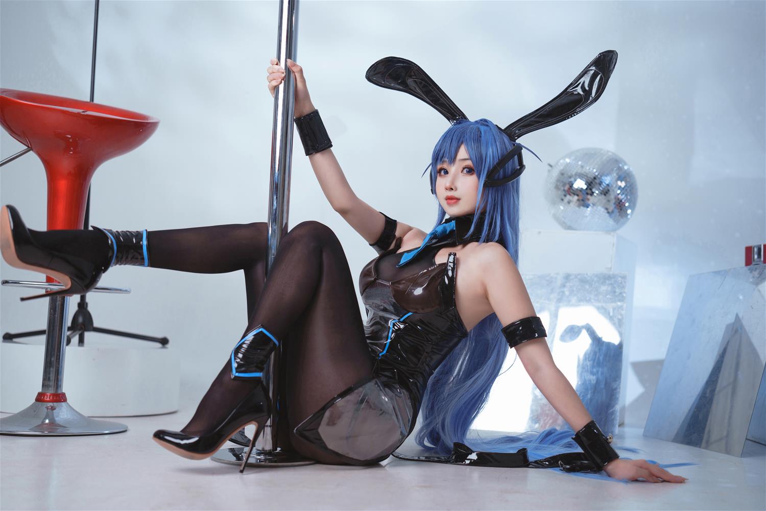 rioko凉凉子 花园兔女郎 [42P5V-687MB]