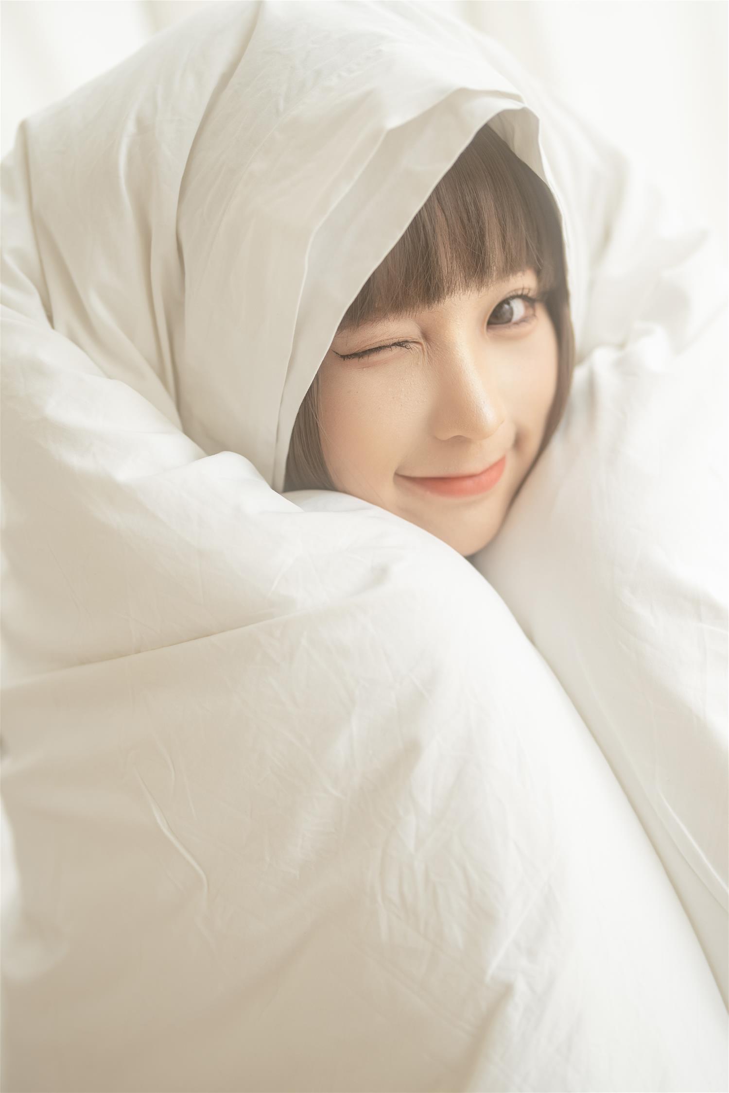 蠢沫沫 被窝JK [15P1V-400MB]