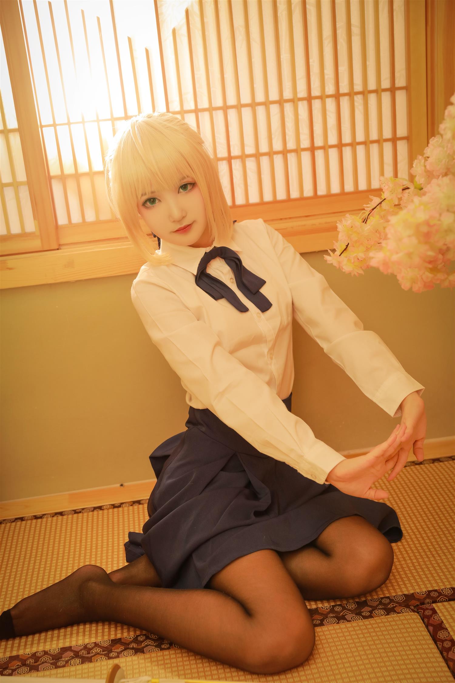 这个泡泡就是逊啦 saber常服 [9P-42MB]