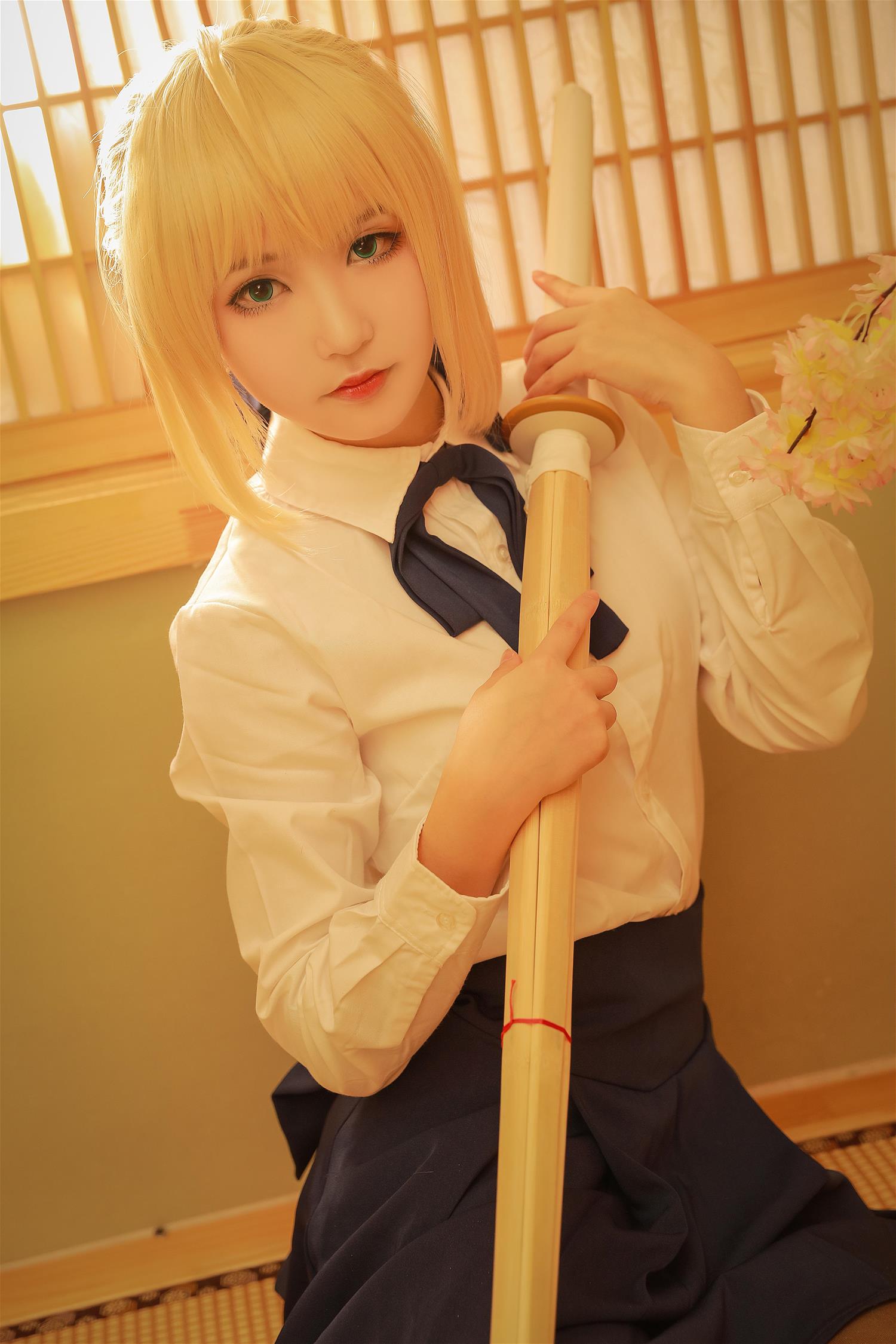 这个泡泡就是逊啦 saber常服 [9P-42MB]