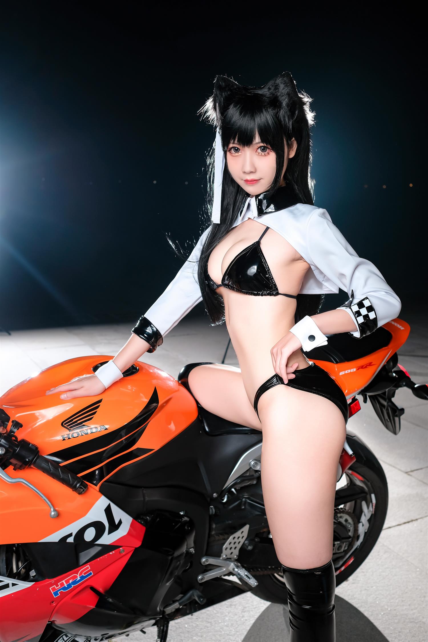 izumi泉桃子 爱宕赛车 [24P-498MB]