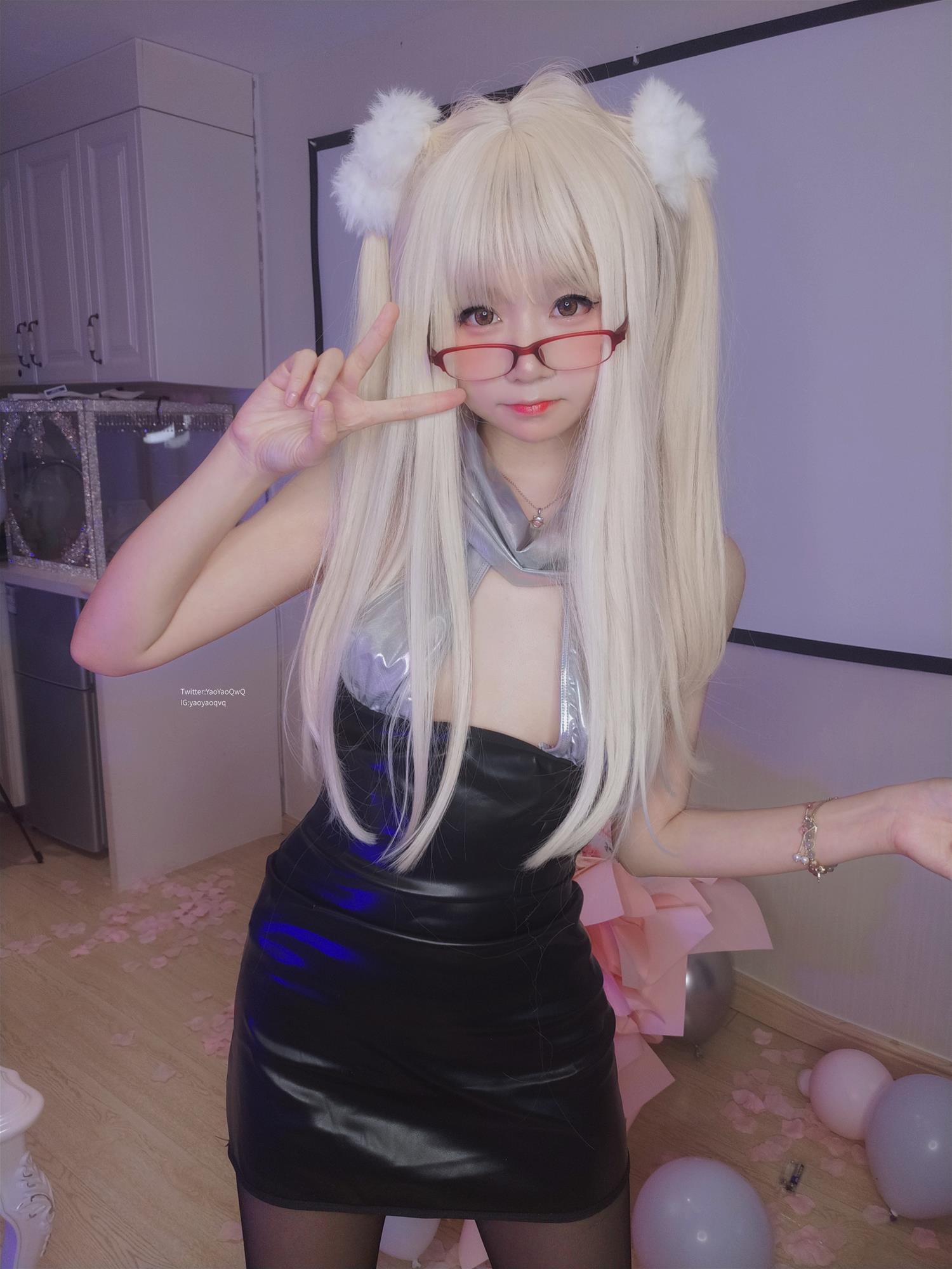 摇摇乐yoyo 黒ストッキングで足 [115P-789MB]