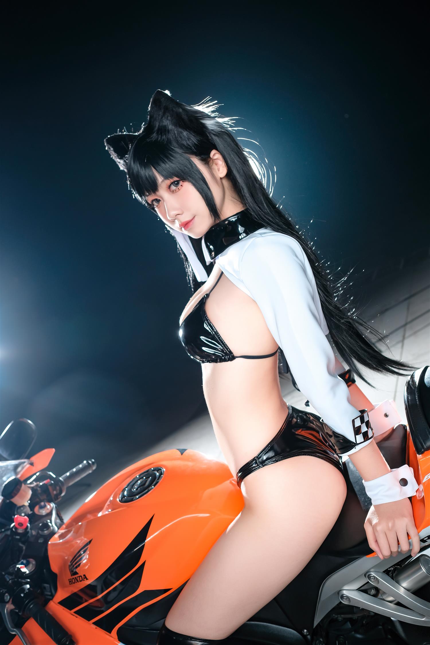 izumi泉桃子 爱宕赛车 [24P-498MB]