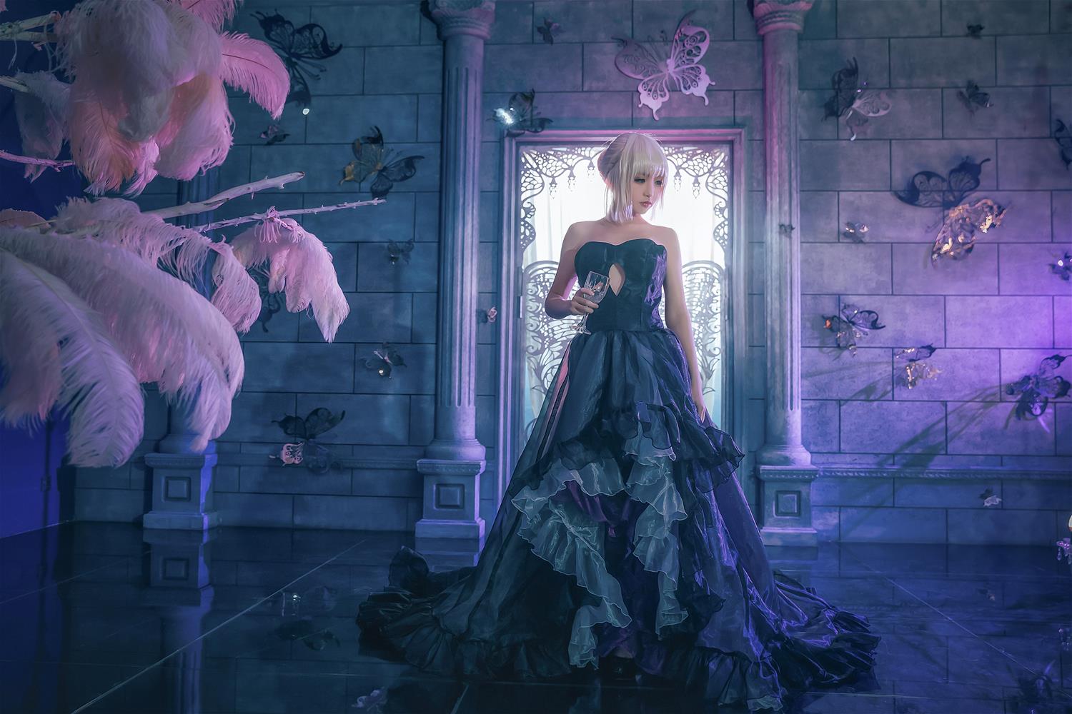 这个泡泡就是逊啦 吾王_COS_阿尔托莉雅 [14P-20MB]