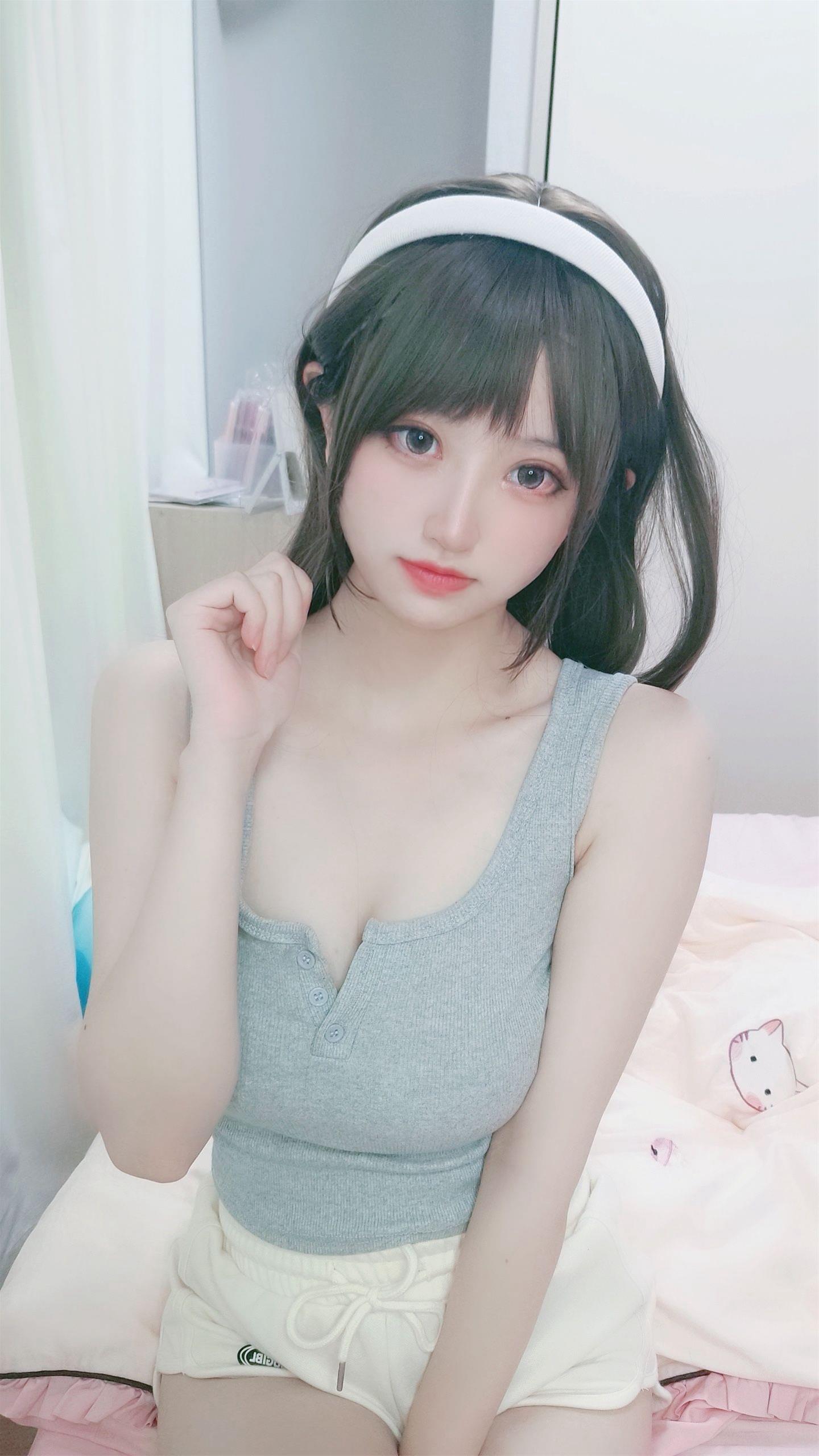 千阳 部屋着 常服 [12P-13MB]