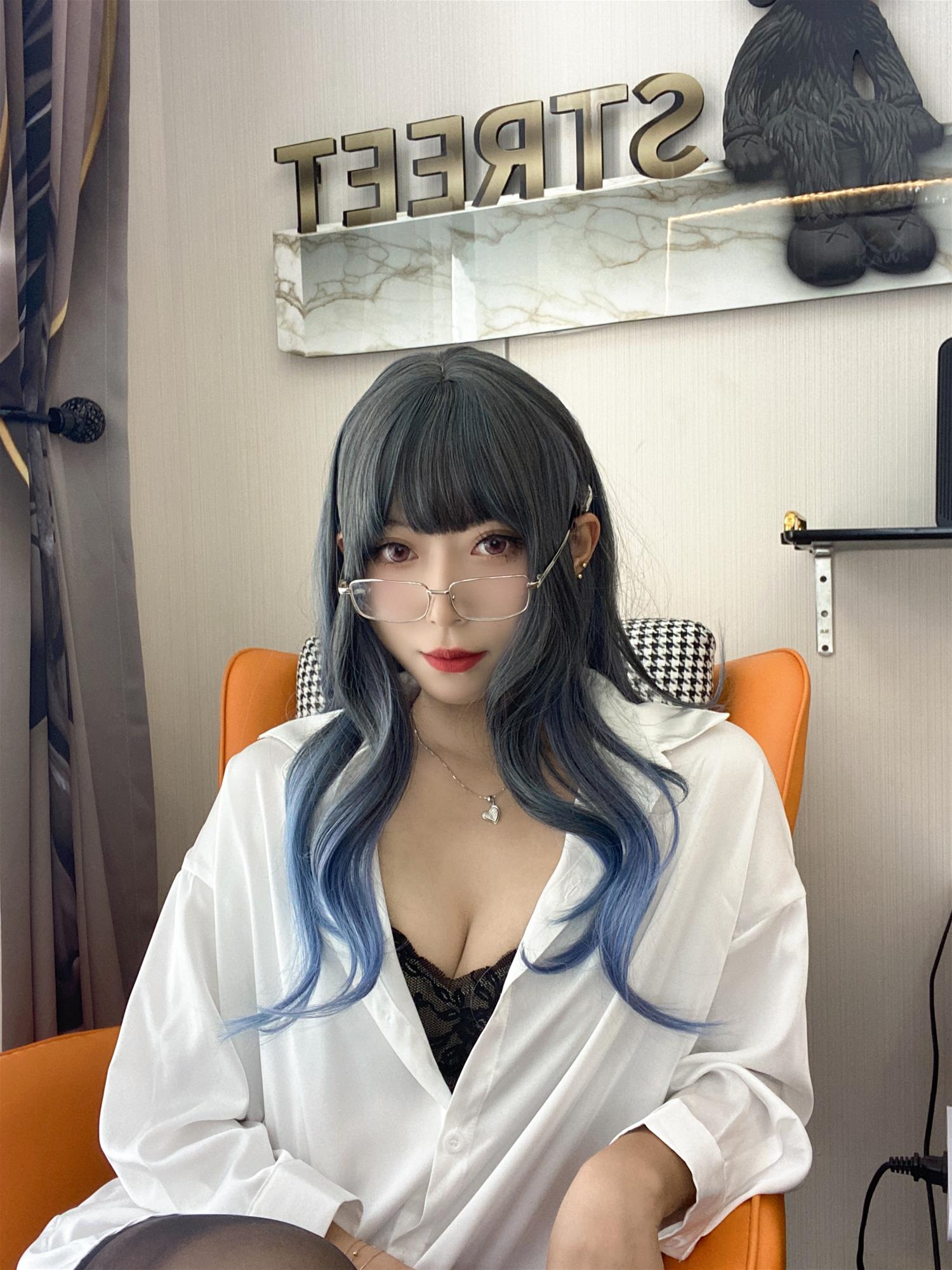 Money冷冷 白衬衫 [84P2V-2.62GB]