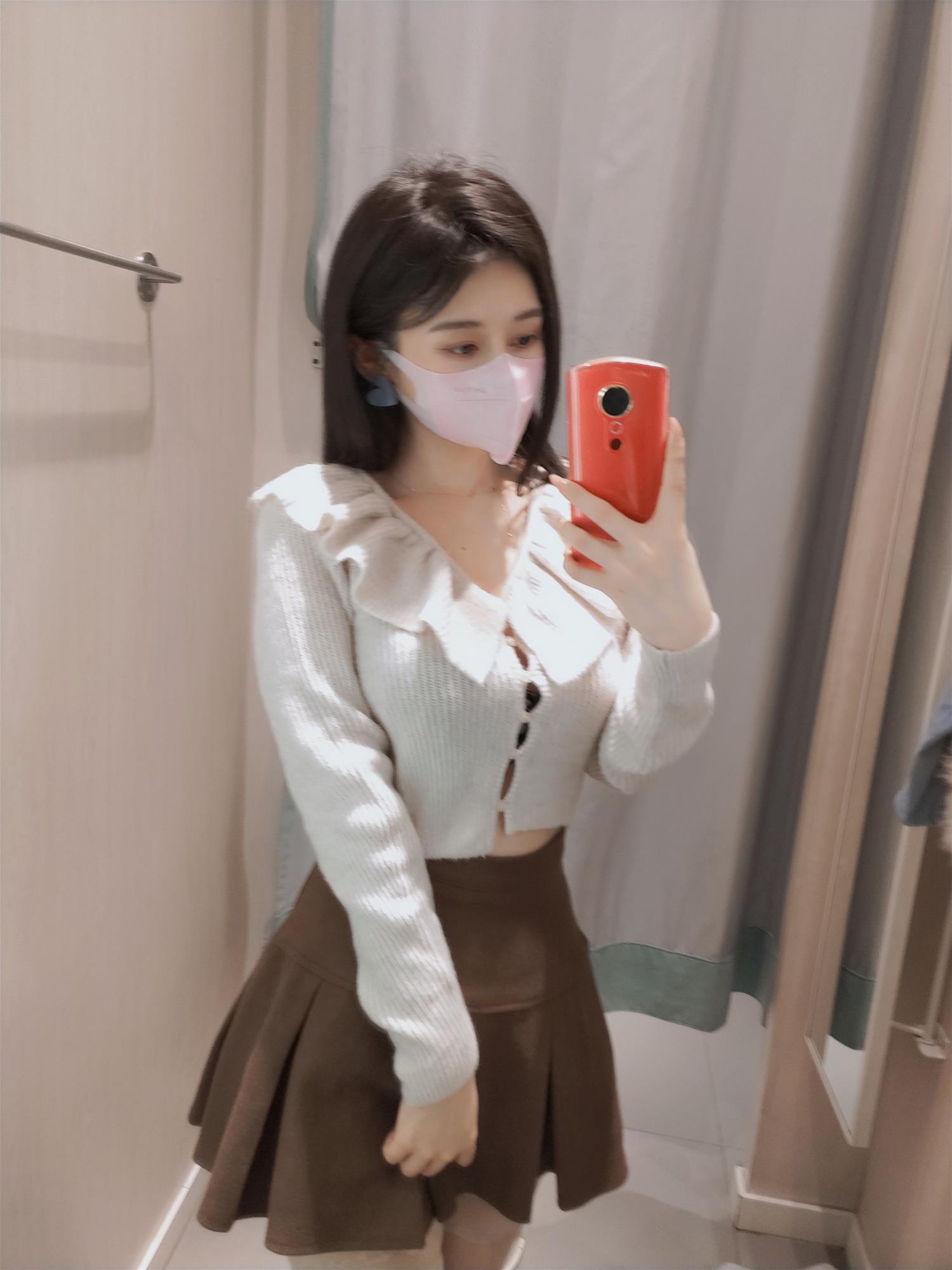 Coser小姐姐 白银81 更衣室自拍 [80P-231MB]