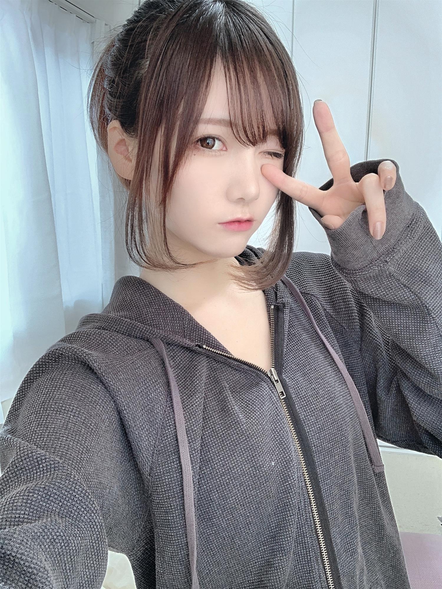 けん研 (けんけん)  fantia 2020.05 [110P2V-202MB]