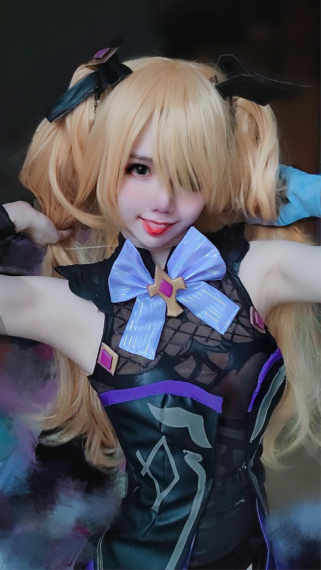 Sally Dorasnow Fischl Selfie [15P-19MB]